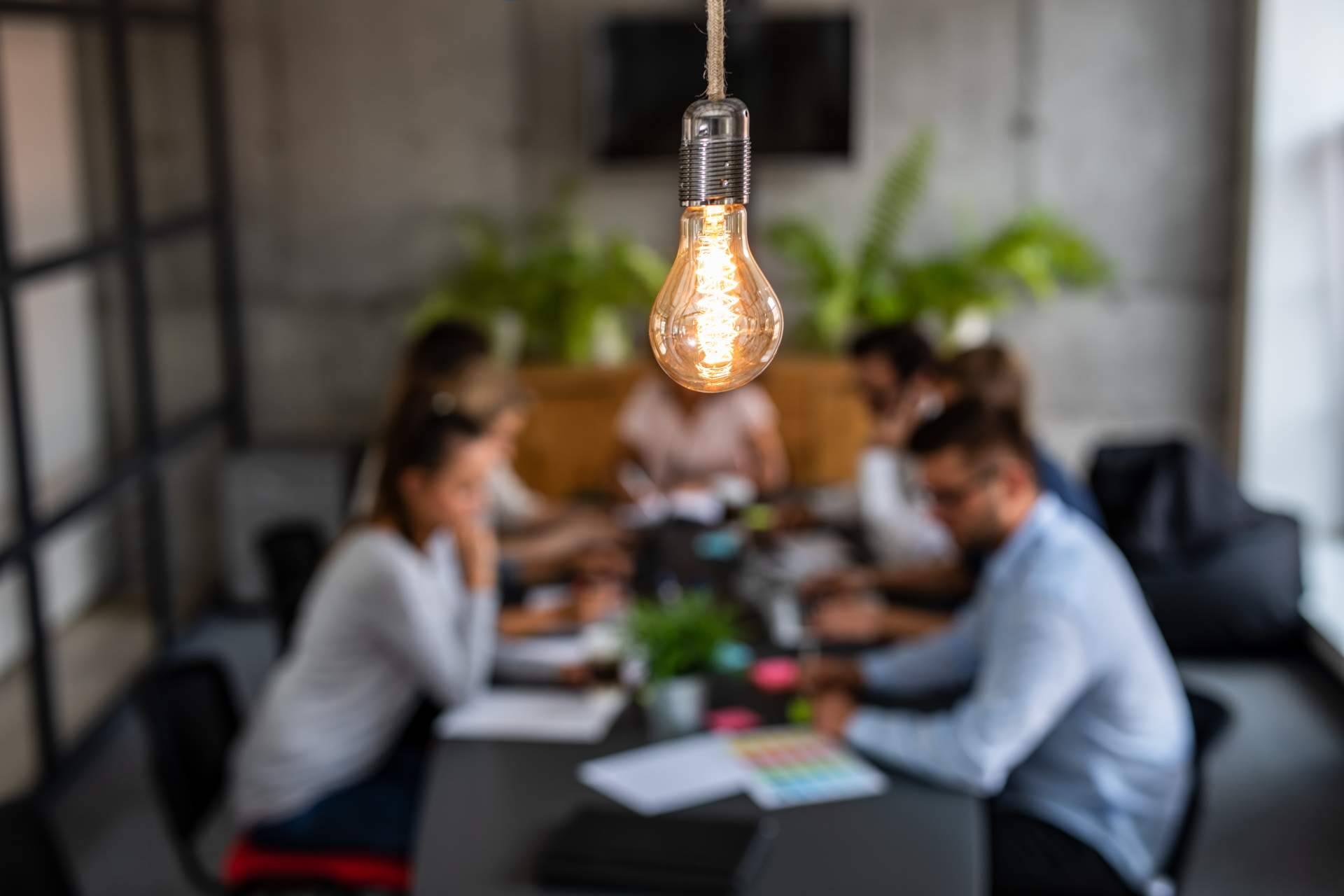 ¿Cuáles son las principales ideas de negocio innovadoras de AEI Business School para crear una empresa?