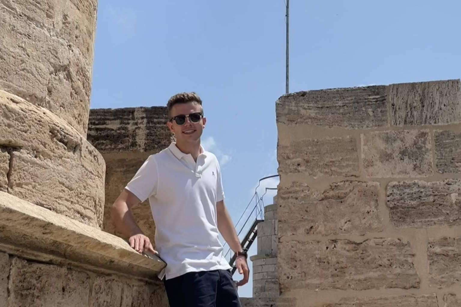 English Made Easy, la academia de inglés fundada por el joven empresario Oliver Gutridge, que ya tiene más de 100 K de seguidores en Instagram