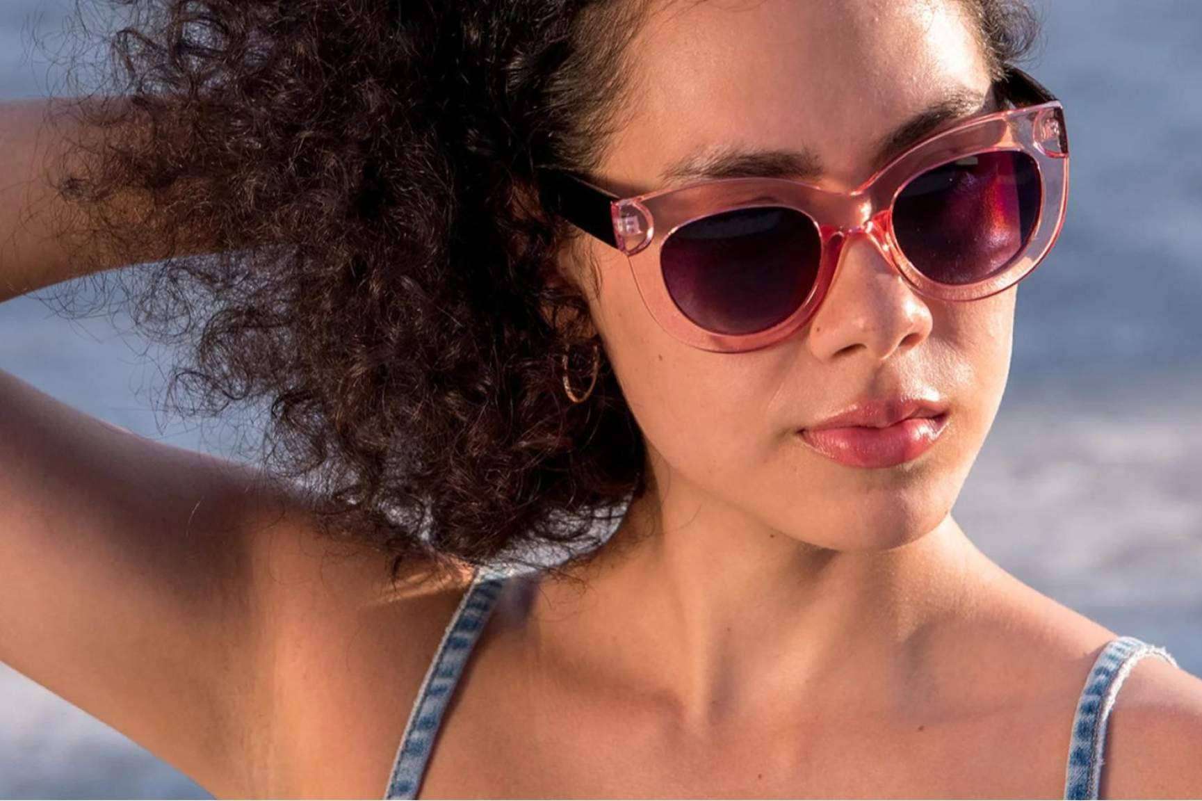 Las gafas de sol rosas de moda para este verano, con Charly Therapy