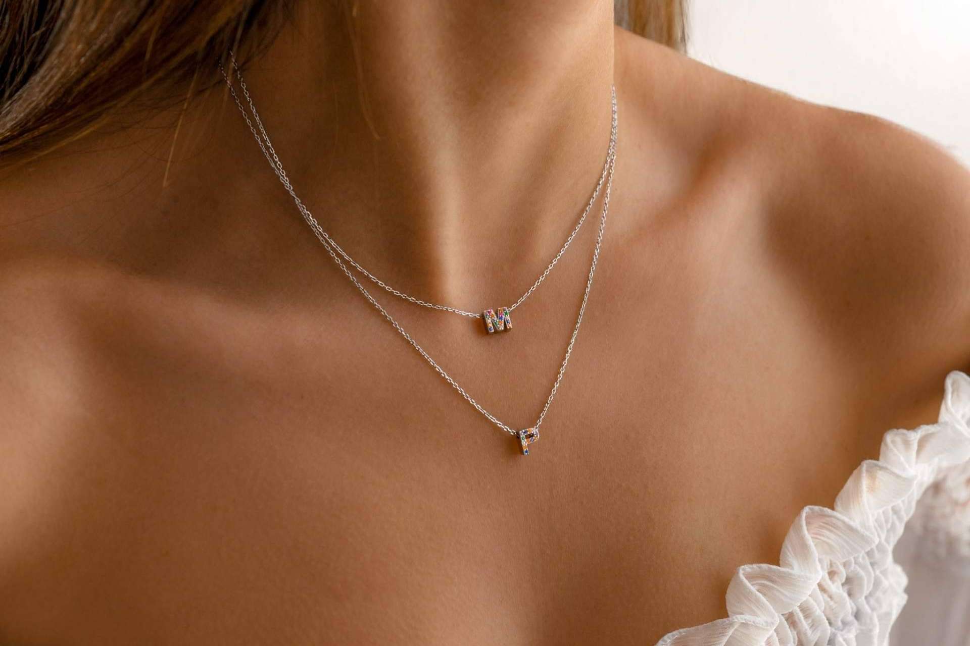 La joyería online Le Petite Marie ofrece una gran variedad de diseños en colgantes con iniciales