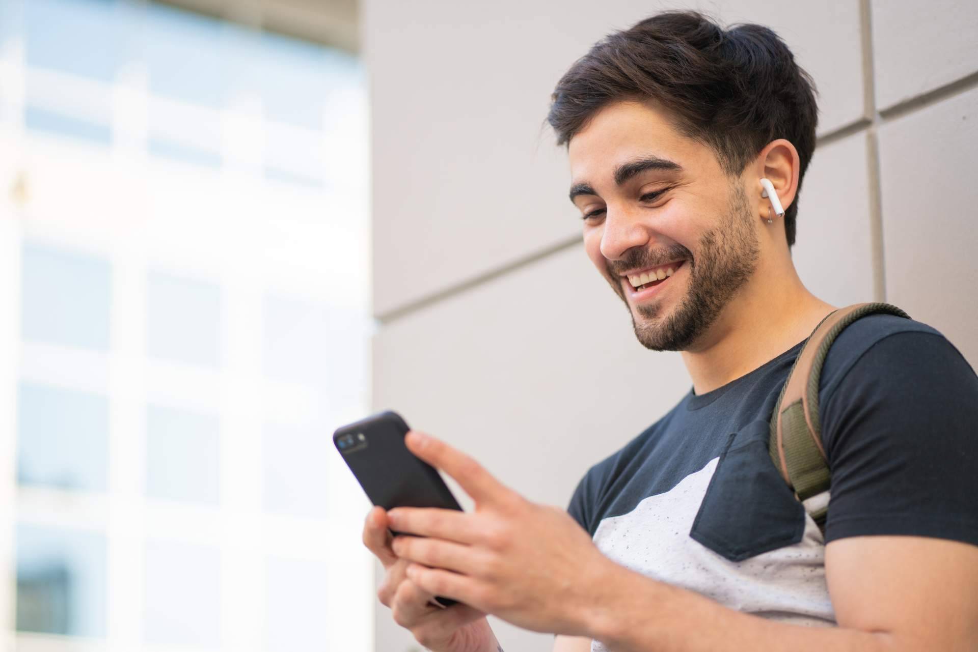 Revolución de la comunicación interna con Ommnio, la plataforma que elimina el uso del teléfono personal en el trabajo
