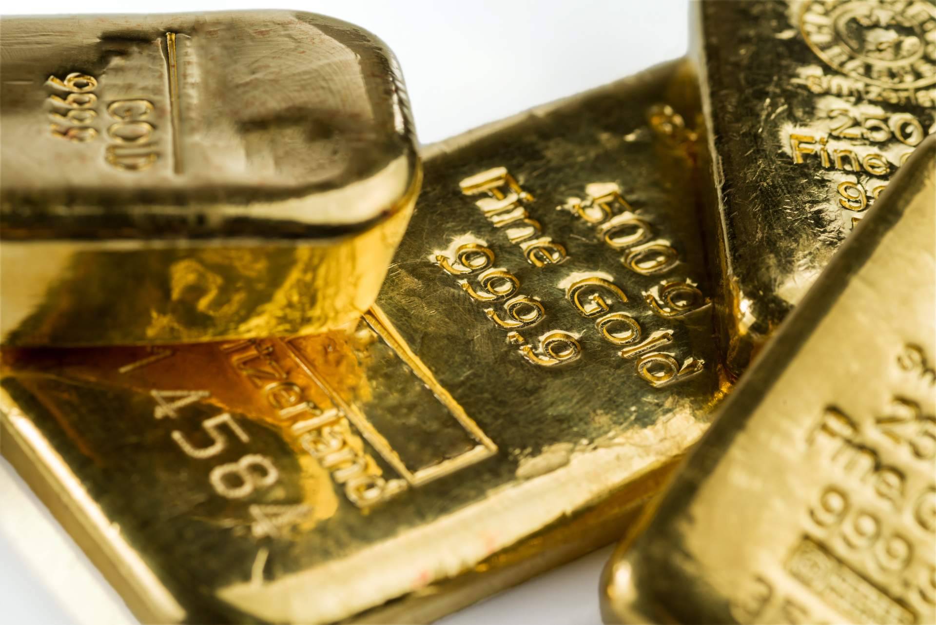 Invertir en lingotes de oro como refugio financiero tiene varios beneficios