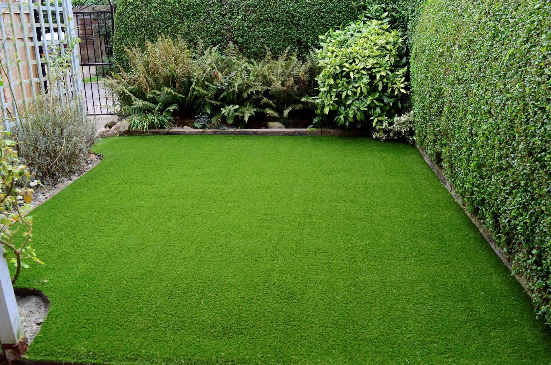 Eurocesped se encarga del desarrollo de jardines con césped artificial