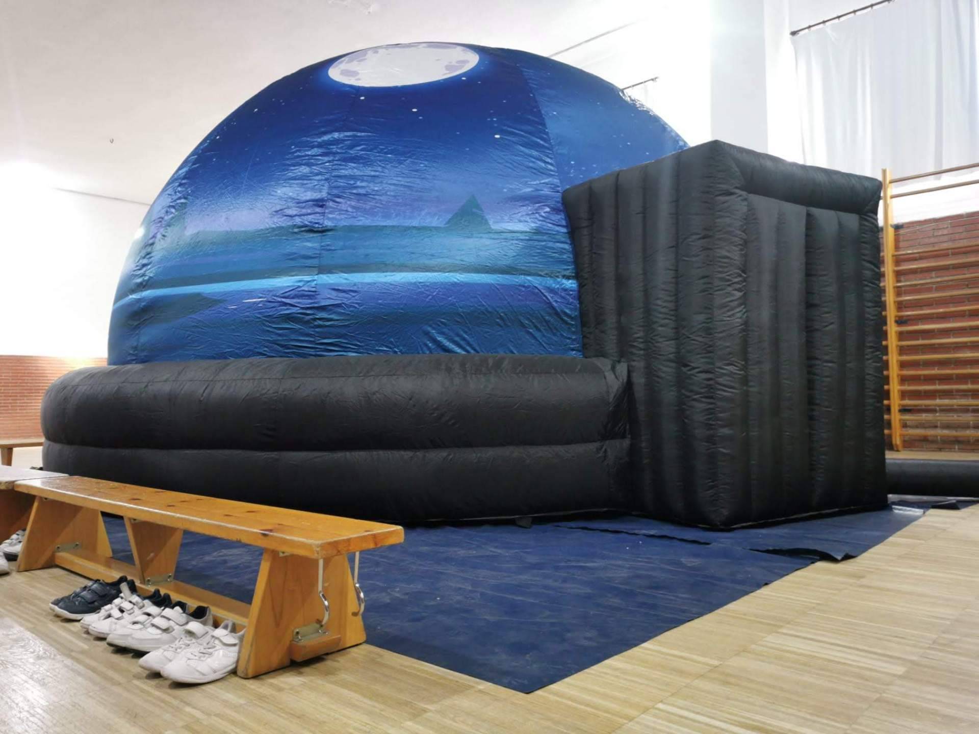Un planetario portátil para disfrutar del espacio sin salir de la escuela