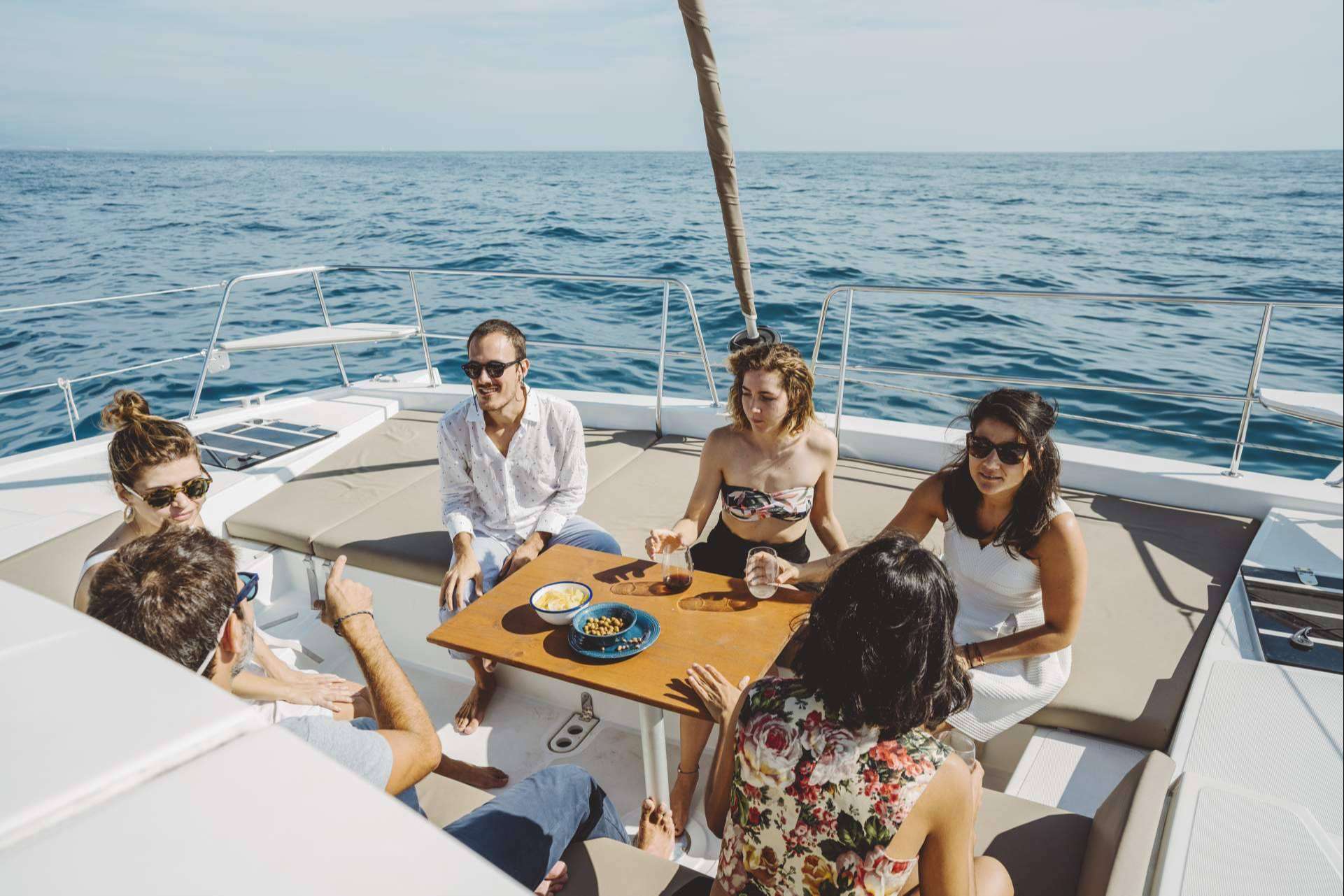 Tener un evento de empresa y alquilar un barco, con Sondevela
