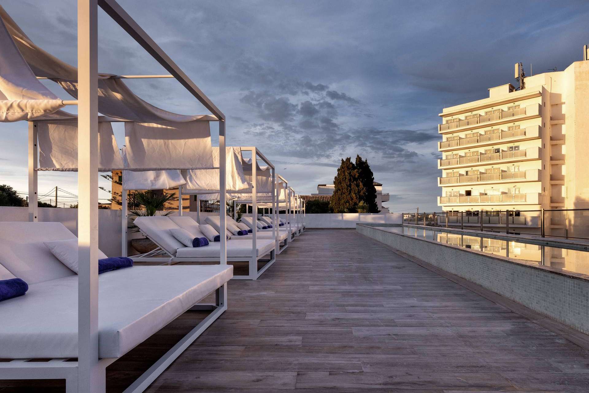 Zero Drach del Mar Hotel en Porto Cristo Supera las Previsiones de Ocupación en su Temporada Inaugural Gracias a una Estrategia de Comercialización Sobresaliente