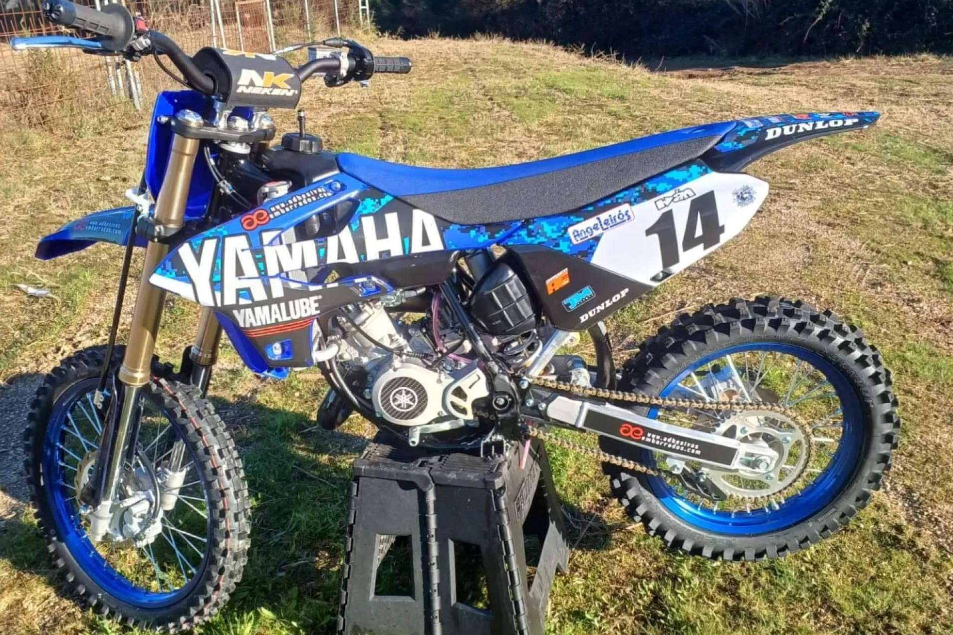 Adhesivos personalizados para motos off road en ADHESIVOSEMBARRADOS