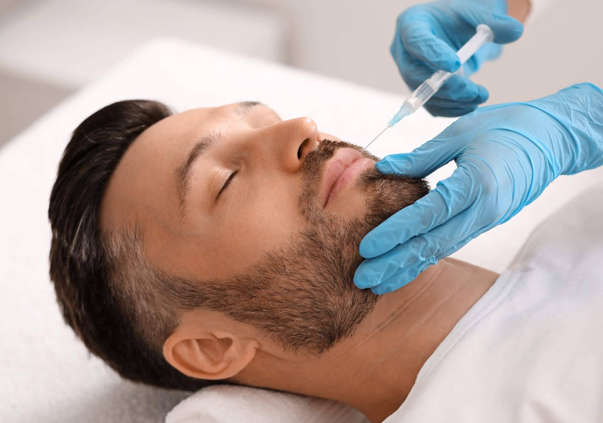 360Clinics, especialistas en marcación mandibular masculina