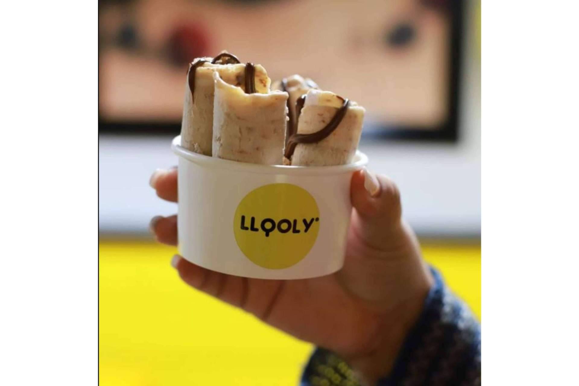 Personalización de rollitos de helados a la plancha elaborados con ingredientes 100 % naturales, de la mano de Llooly