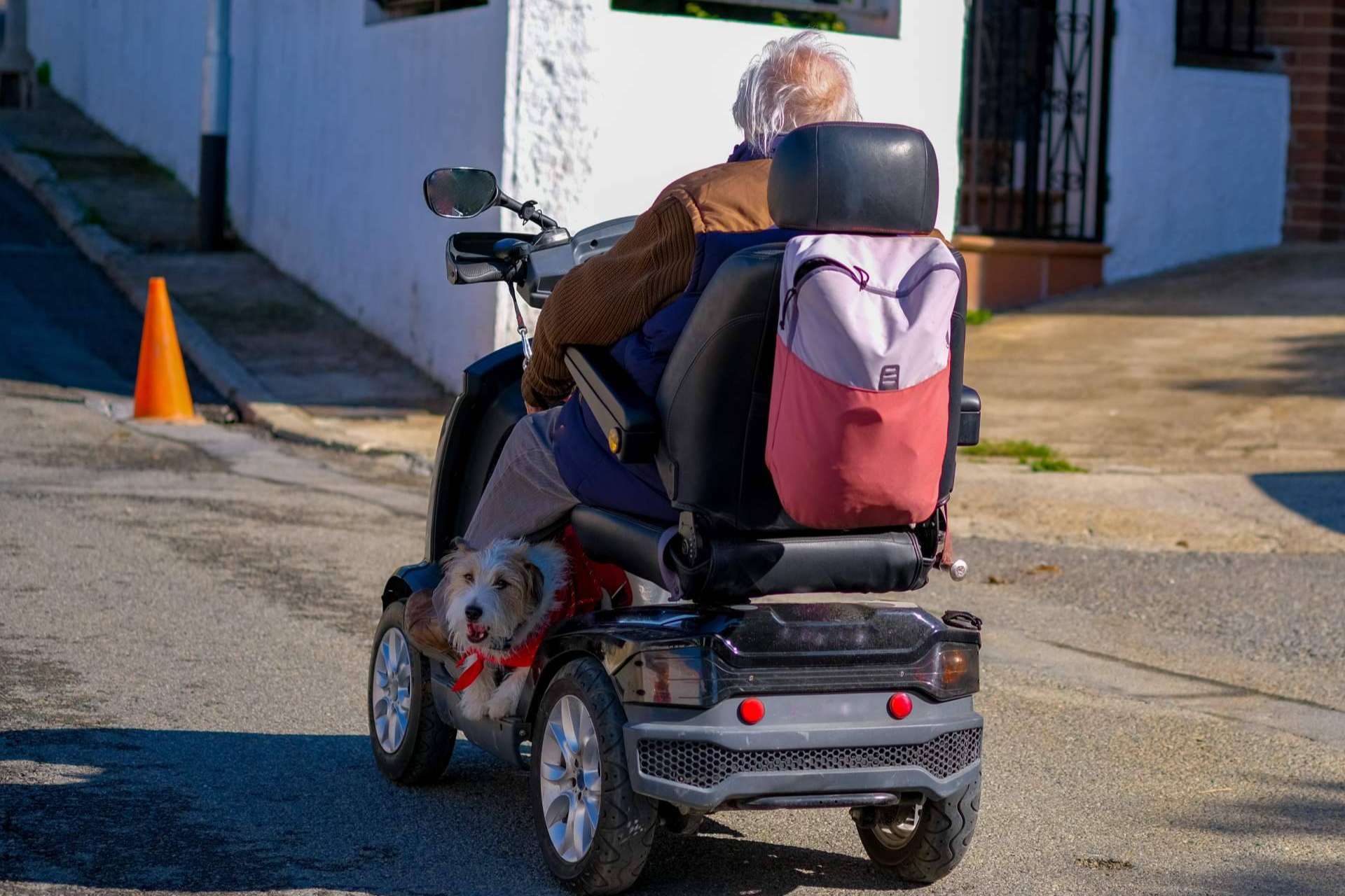 Fomentar la independencia de las personas con movilidad reducida con la moto 3 ruedas eléctrica de Mobility-Vida