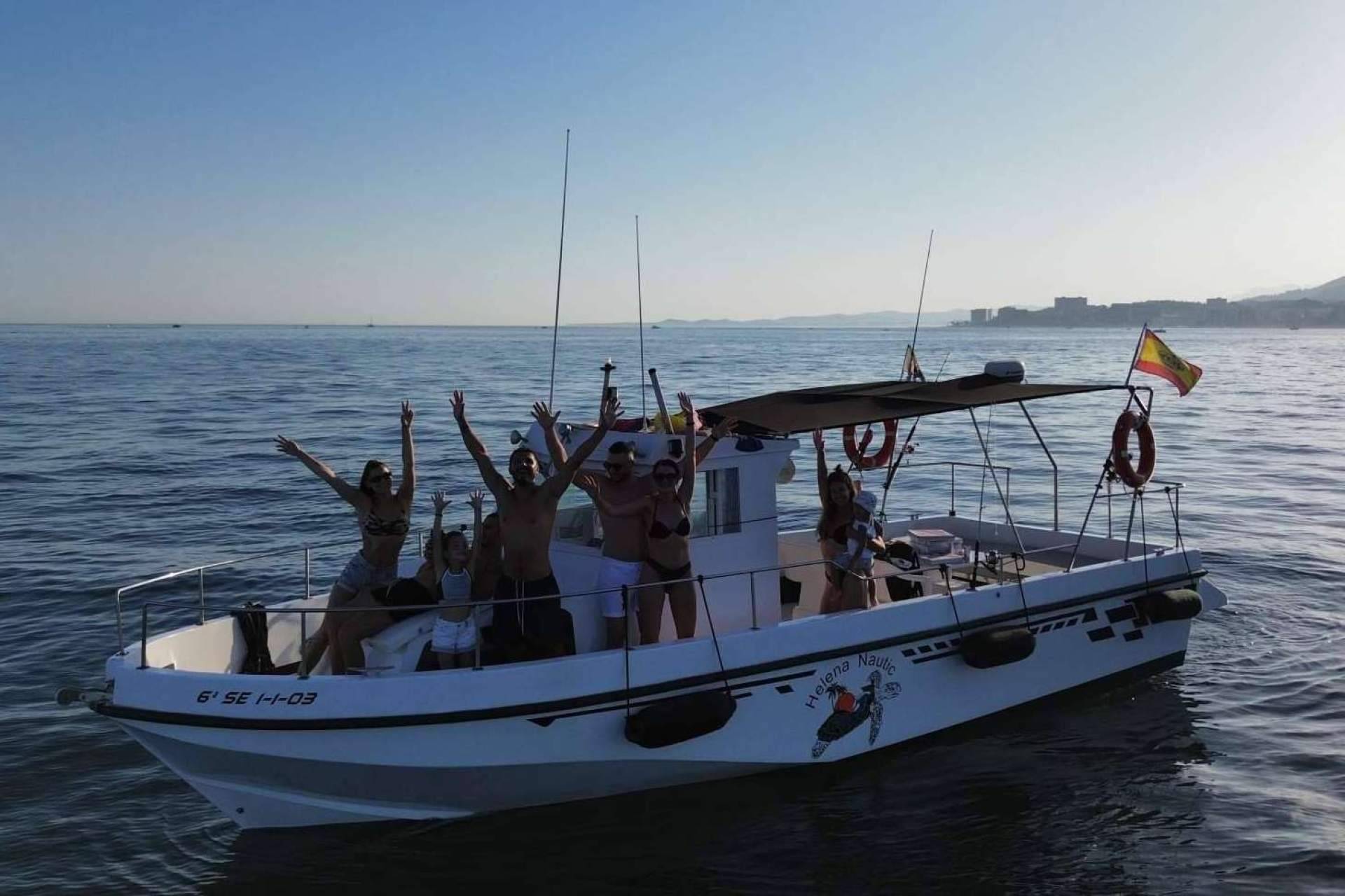 Alquiler barco en Benalmadena con Helena Nautic para disfrutar de fiestas, excursiones y eventos en alta mar