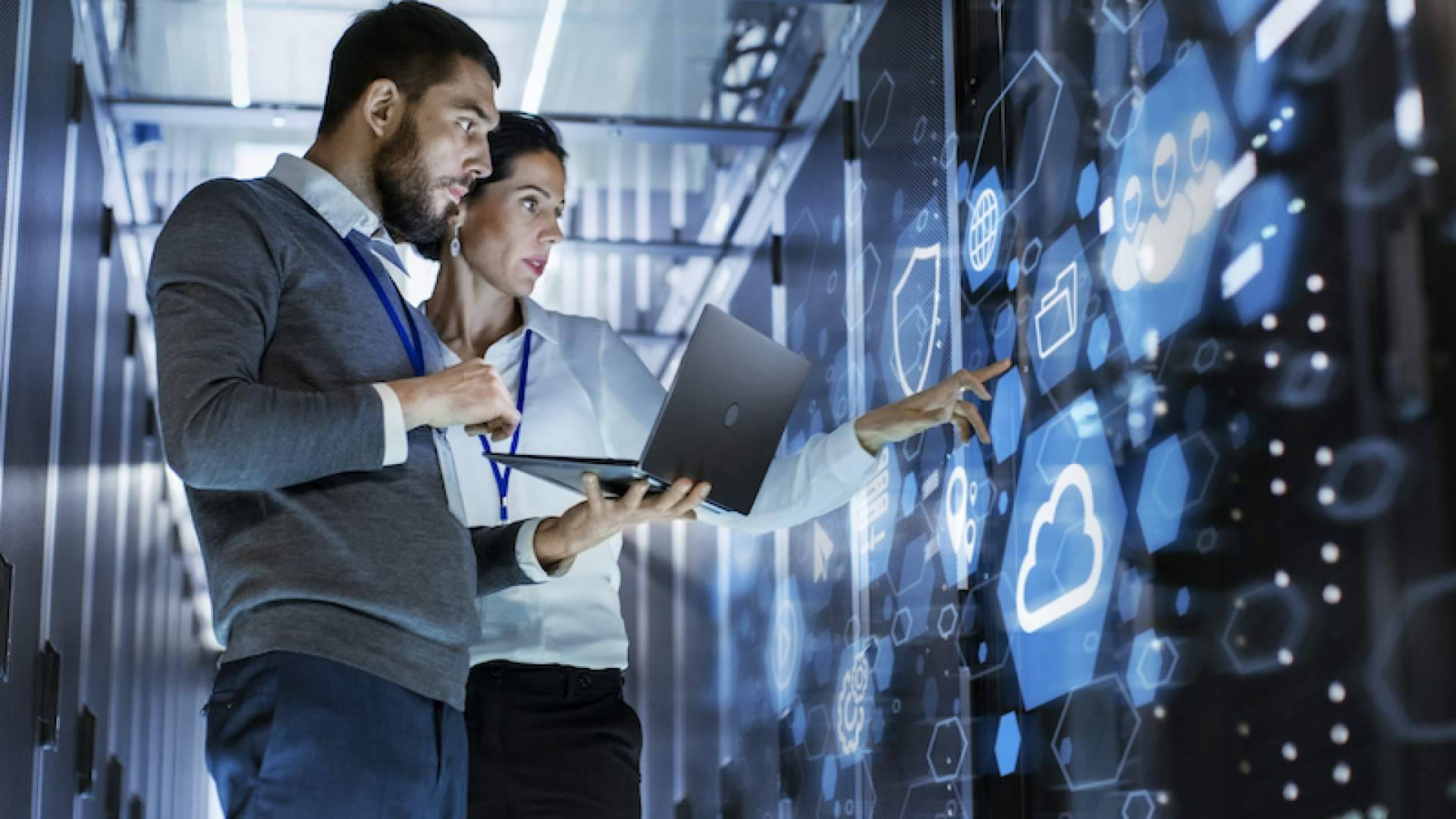 ¿Cómo se puede unificar y acelerar el desarrollo y las operaciones de TI?