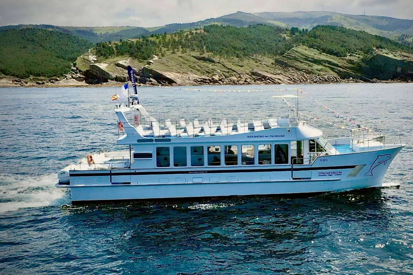 Excursiones por la costa cantábrica a bordo del Catamarán 'Ciudad San Sebastián'