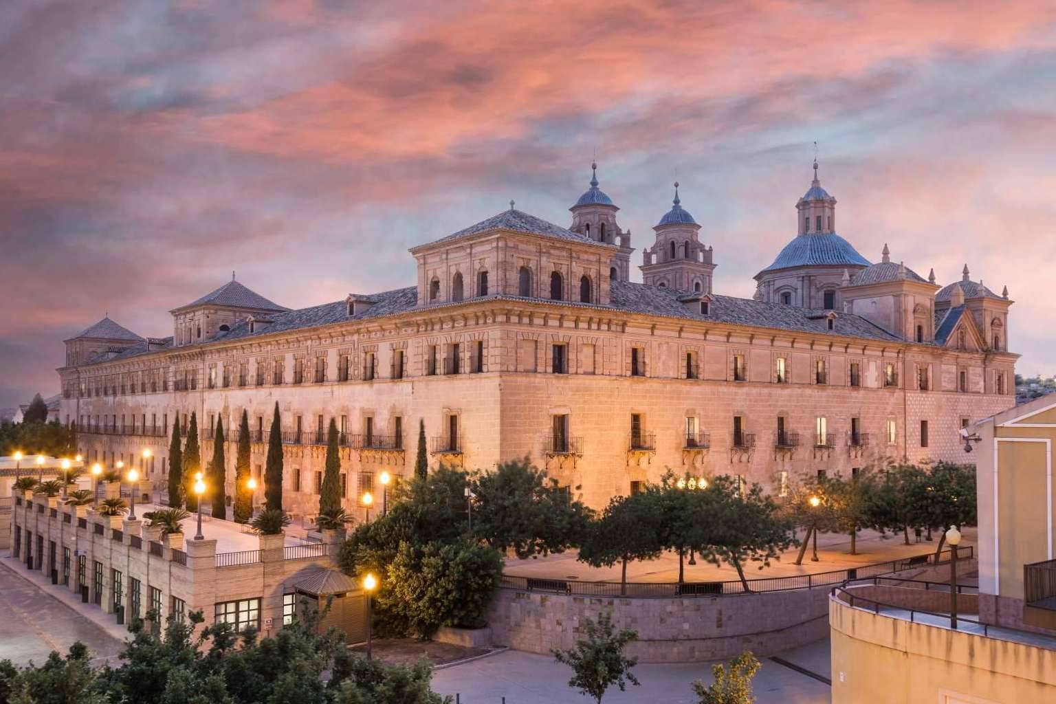 Cirugía bucal, razones por las que formarse en una especialidad clave con PgO UCAM