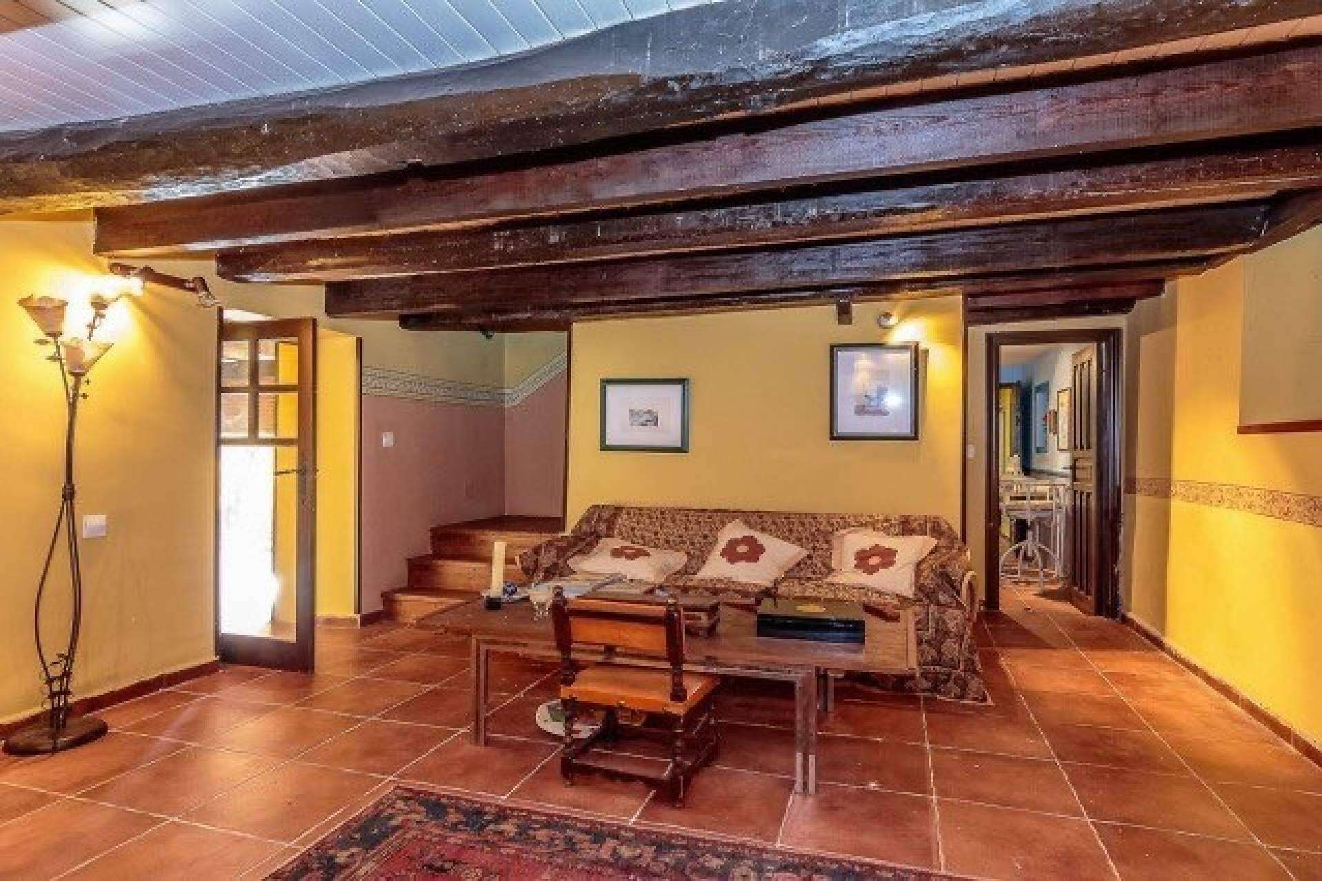 Disfrutar de la naturaleza y la tranquilidad en esta espectacular casa solariega en Banuncias, León