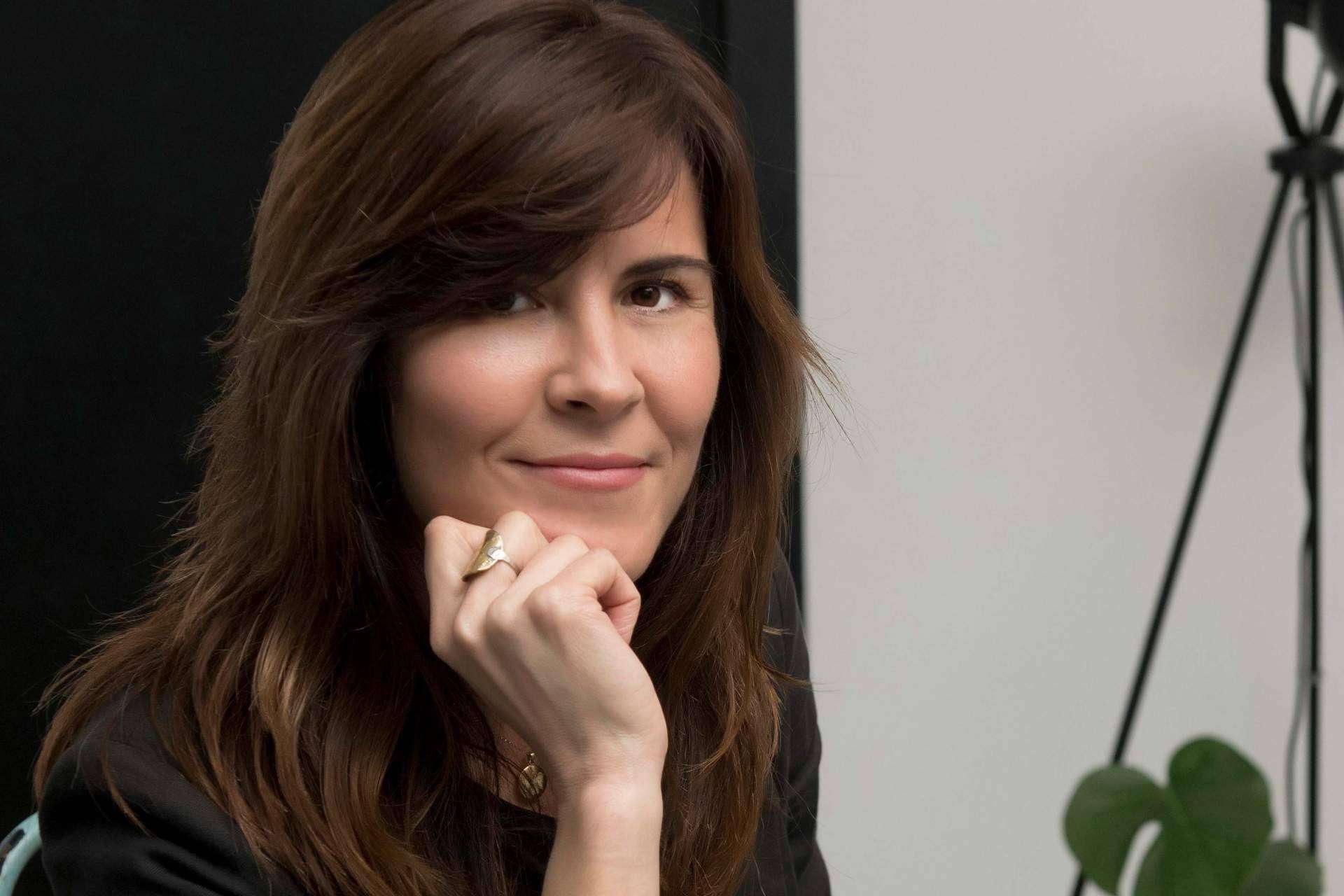 La fundadora & directora creativa de INDAStudio, Isa Rodríguez, concede esta entrevista