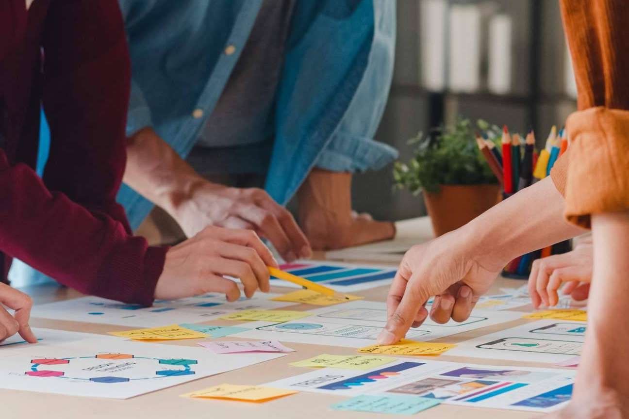 ¿Cómo puede el marketing industrial ayudar a las empresas a generar clientes potenciales y captar nuevos clientes?