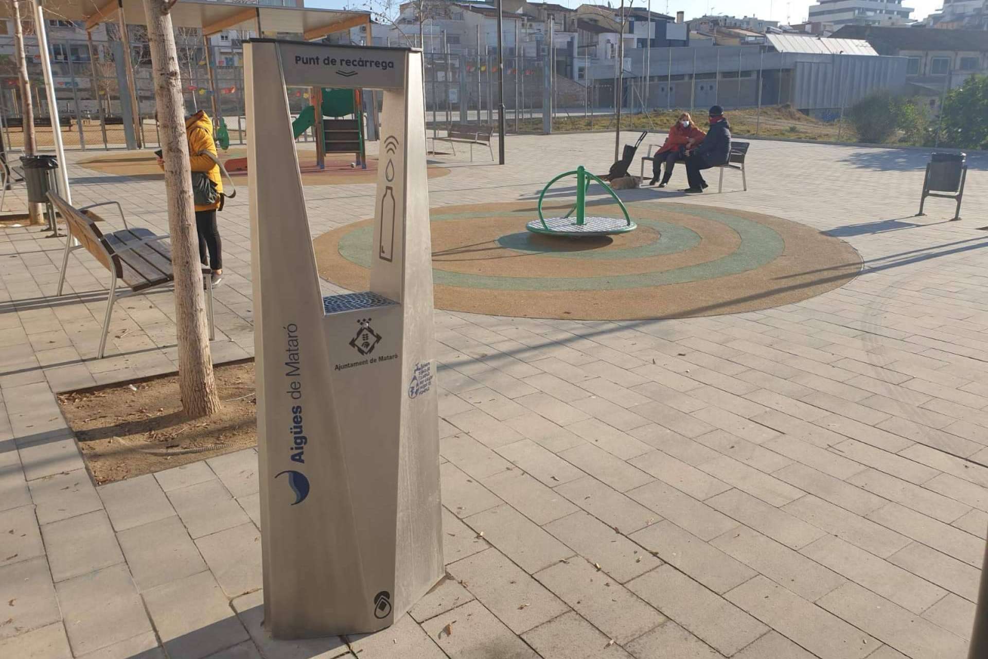 Instalar dispensadores Jibu H2O en ayuntamientos y espacios públicos