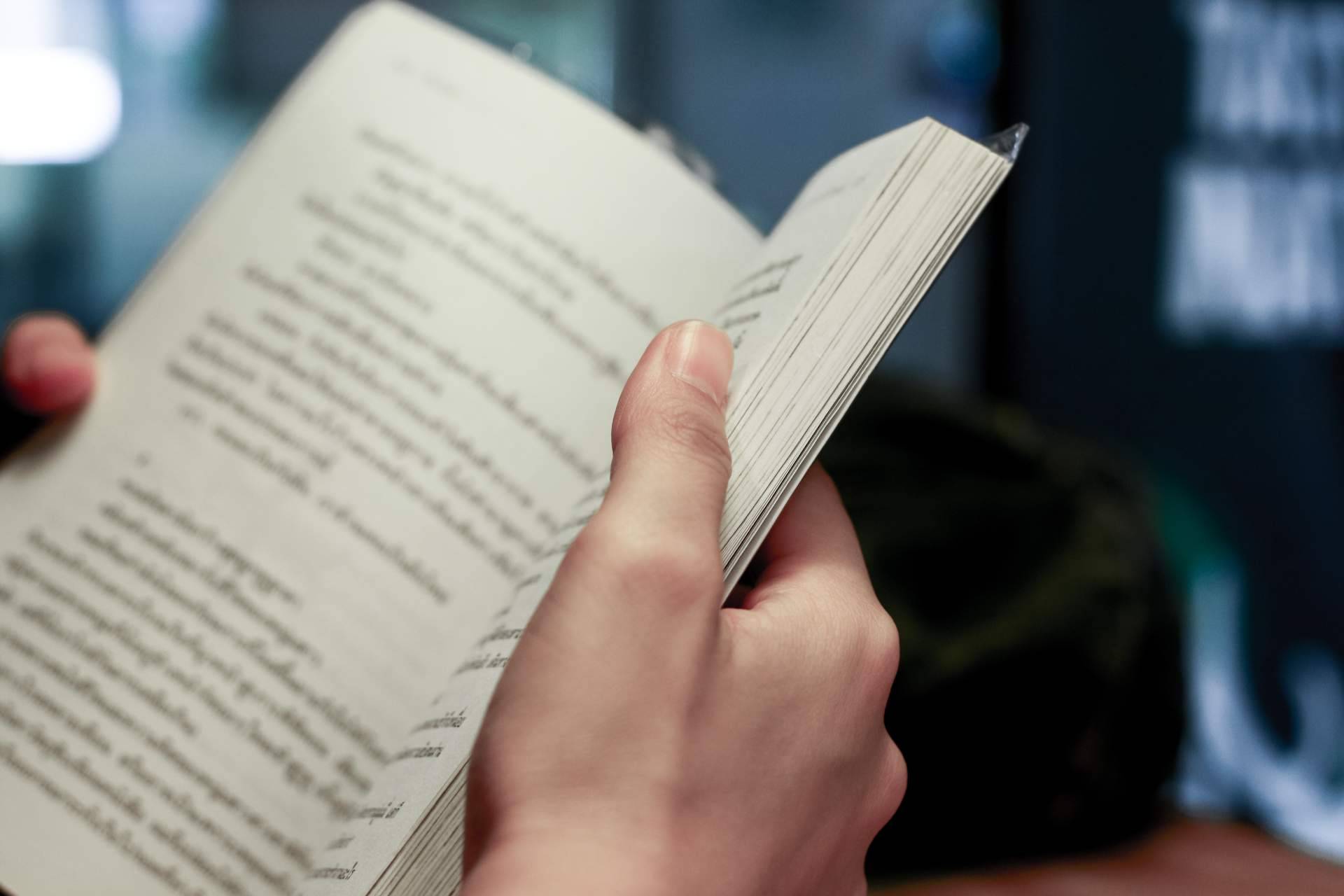Pódcast cultura para promover la escritura y la lectura literaria, con Paredro Podcast