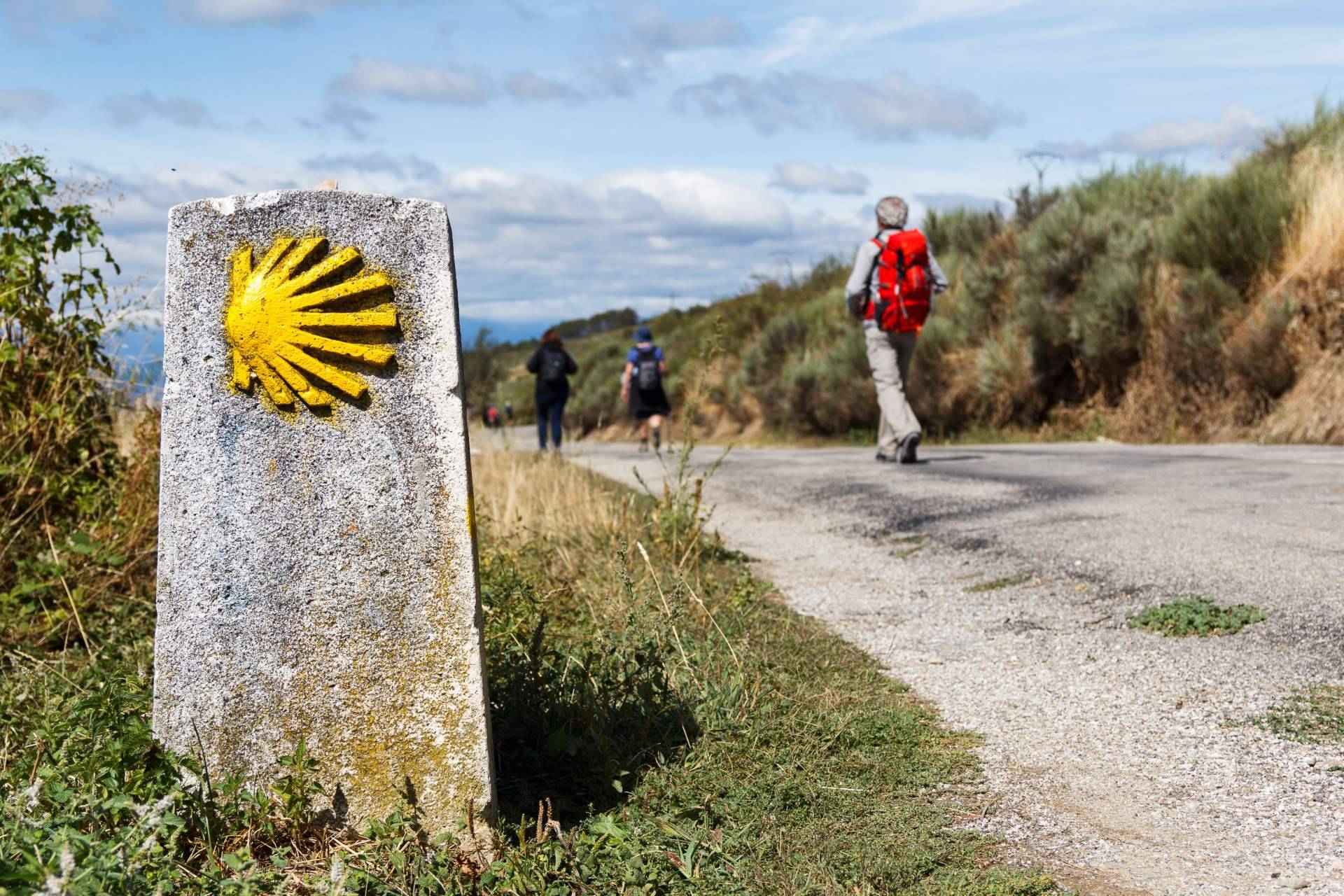 Razones para hacer el Camino de Santiago; un viaje cultural o religioso