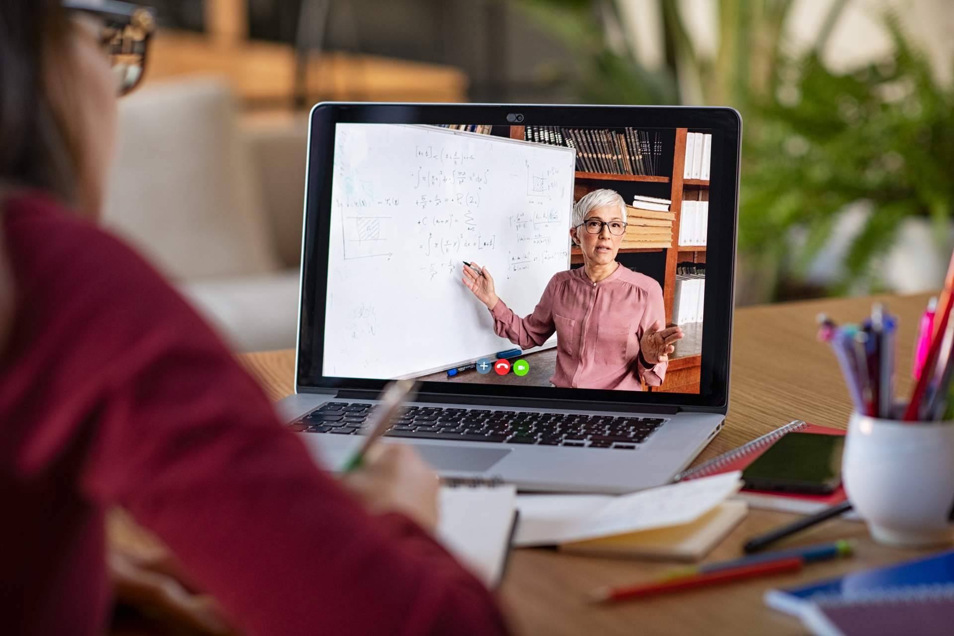 ¿Por qué son cada vez más los profesores y alumnos que optan por la modalidad online?