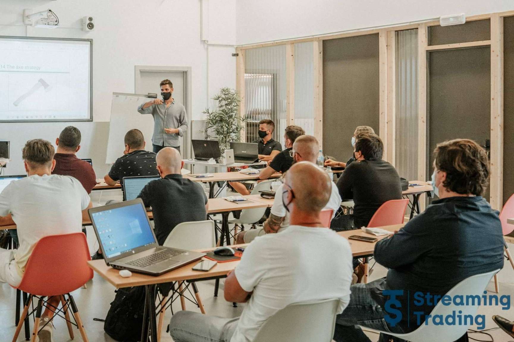 ¿Dónde aprender los fundamentos del trading durante 3 meses en formato vídeo? Streaming Trading