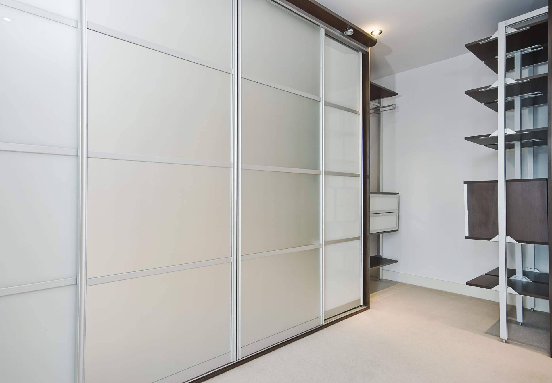 Una de las gamas más completa de sistemas para armarios, closets y walk in closets, disponibles en Trivimar
