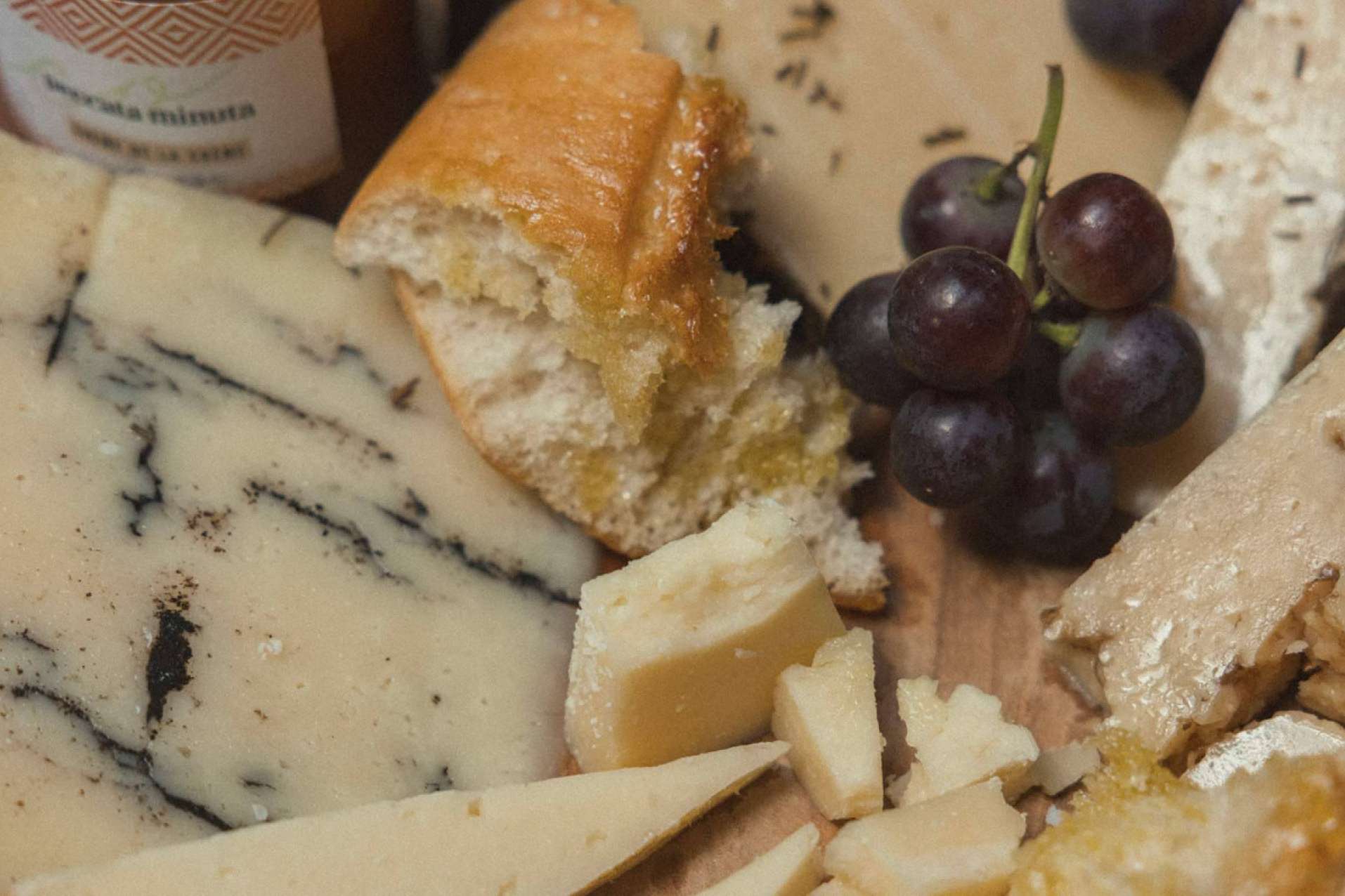 Quesos gourmet disponibles en Vegamar Bodegas