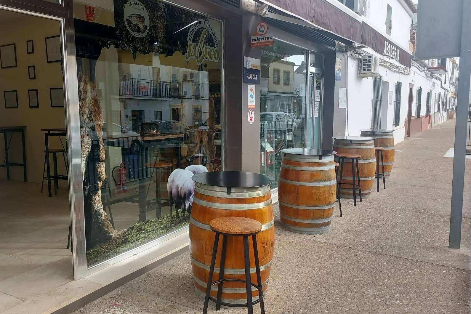 La tienda gourmet de Sevilla que destaca los productos artesanos más representativos de la gastronomía española
