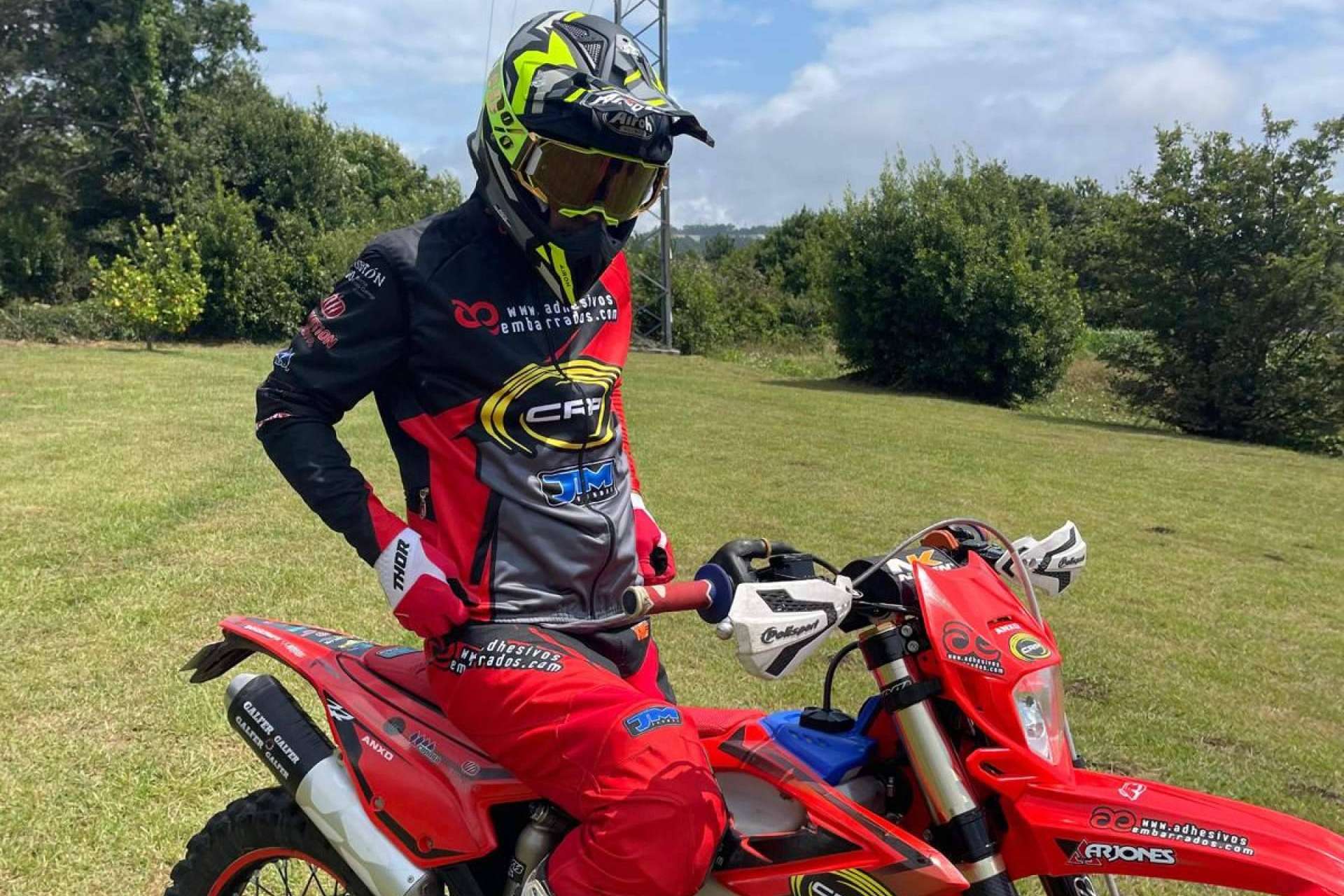 ADHESIVOSEMBARRADOS dispone de camiseta motocross
