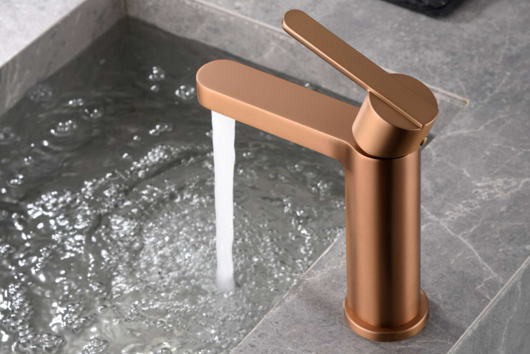 El oro rosa cepillado, la tendencia más chic para elementos de baños que llega con IMEX Products