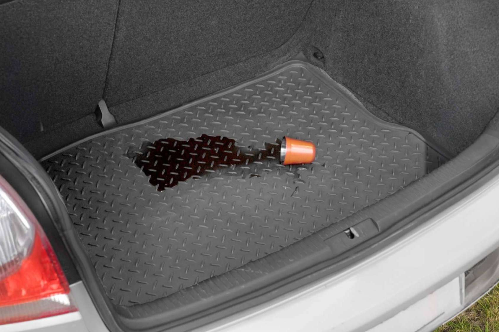 Las fundas de asiento y los pisos de goma de Wagen Covers protegen el interior de los vehículos del desgaste