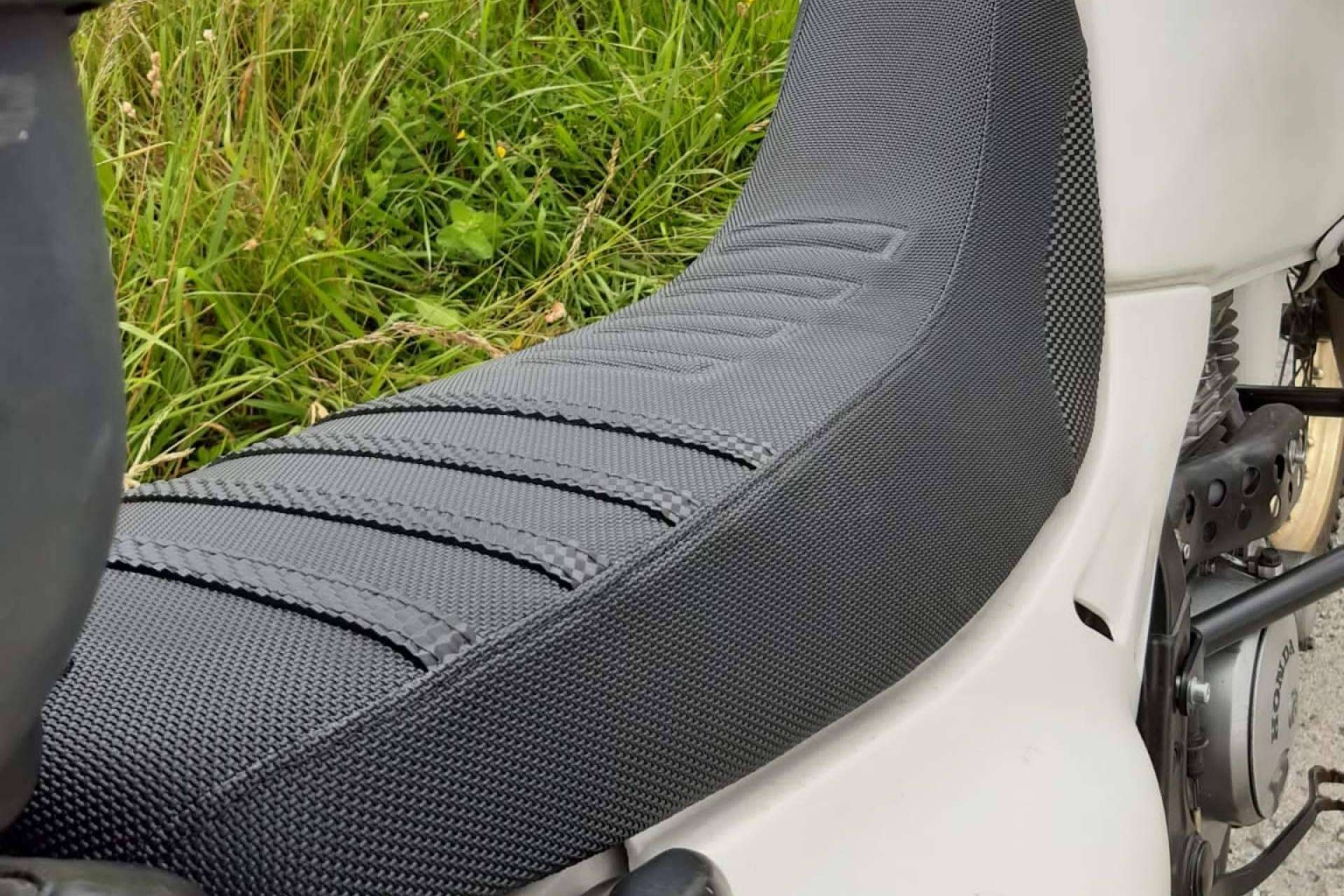 La importancia de tapizar el asiento de moto con una empresa especializada como JM-Fundas
