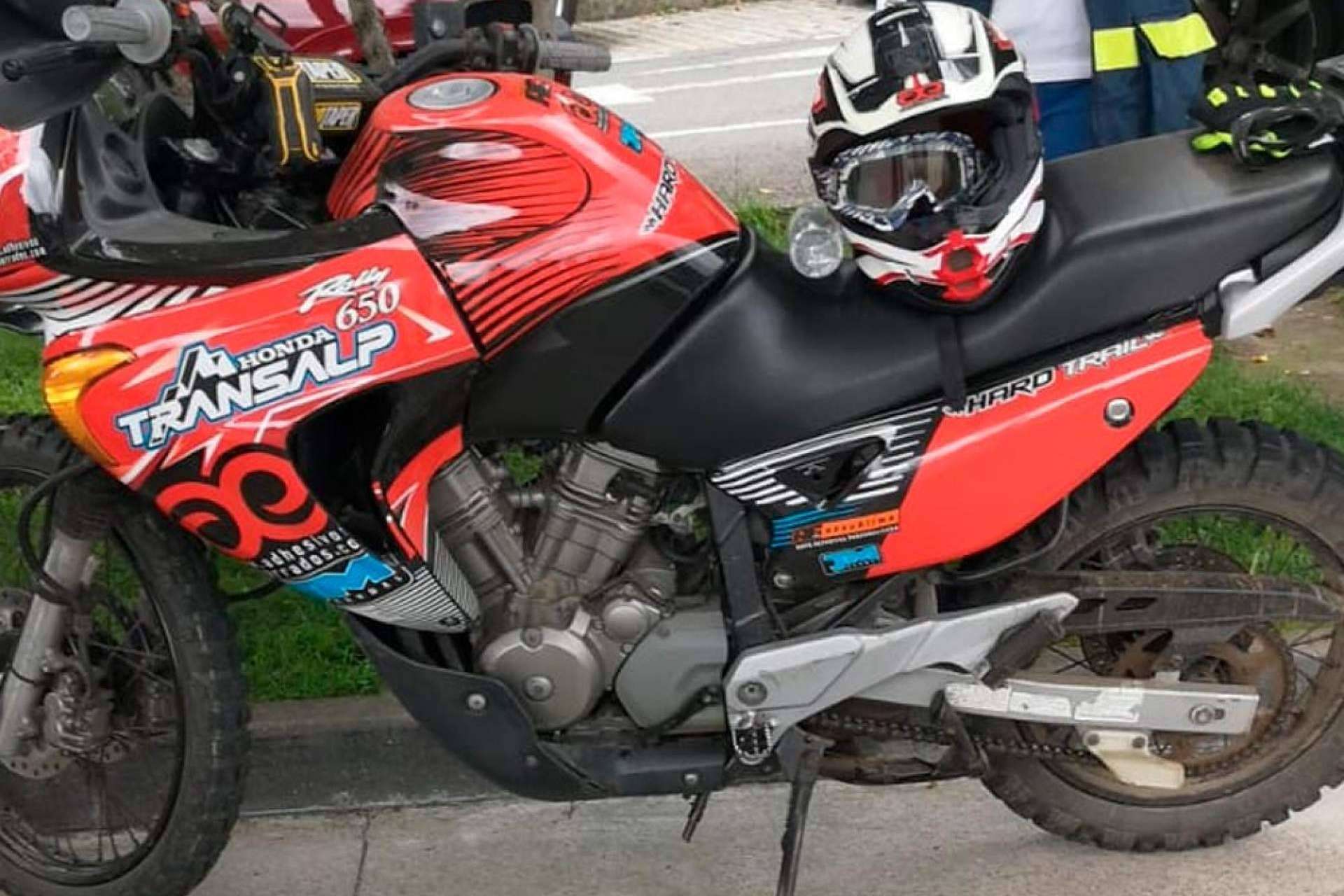 ADHESIVOSEMBARRADOS permite elevar la estética de una moto con su kit de pegatinas personalizado
