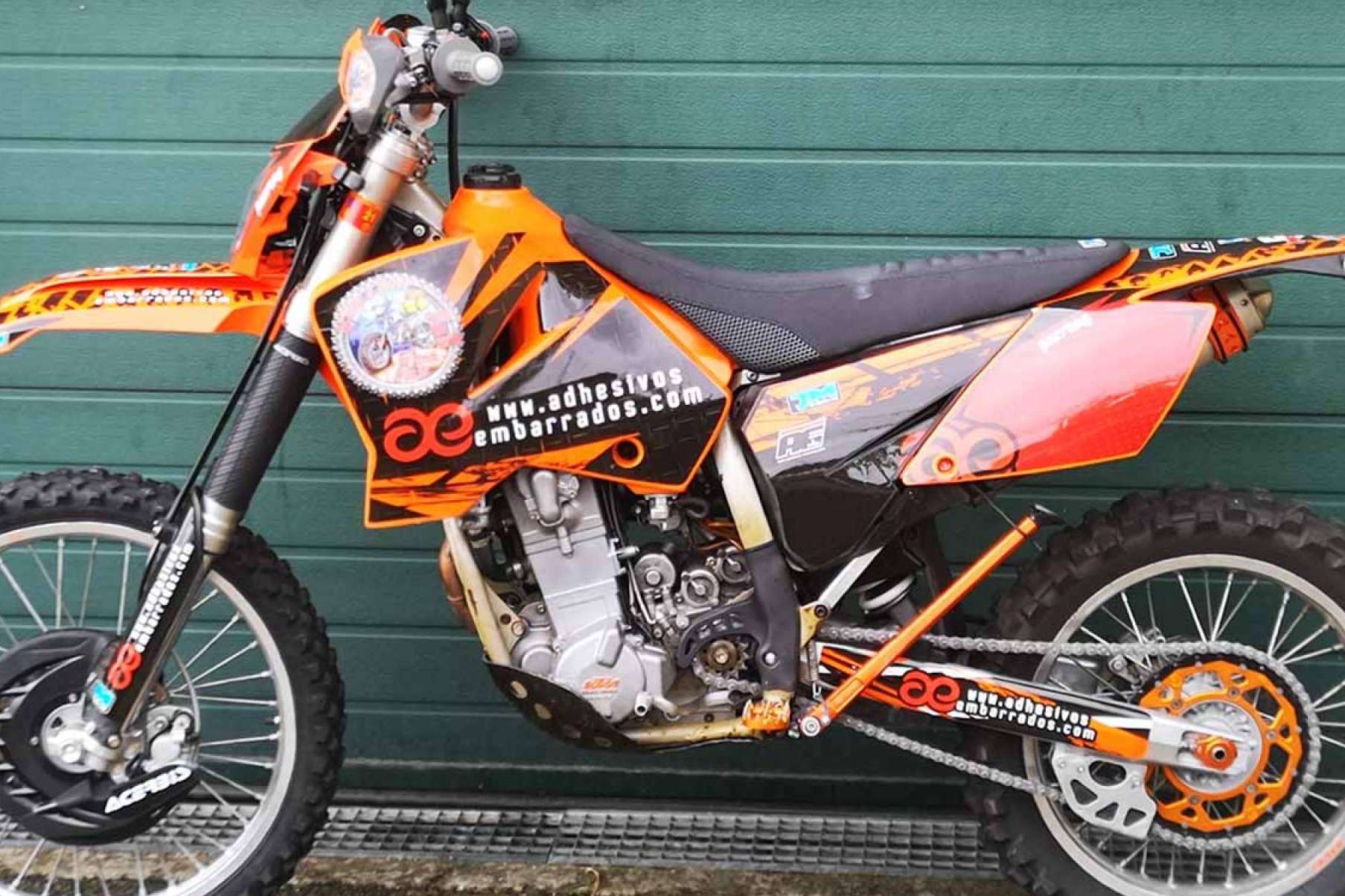 Kits personalizados de adhesivos para dar un toque único a las motos