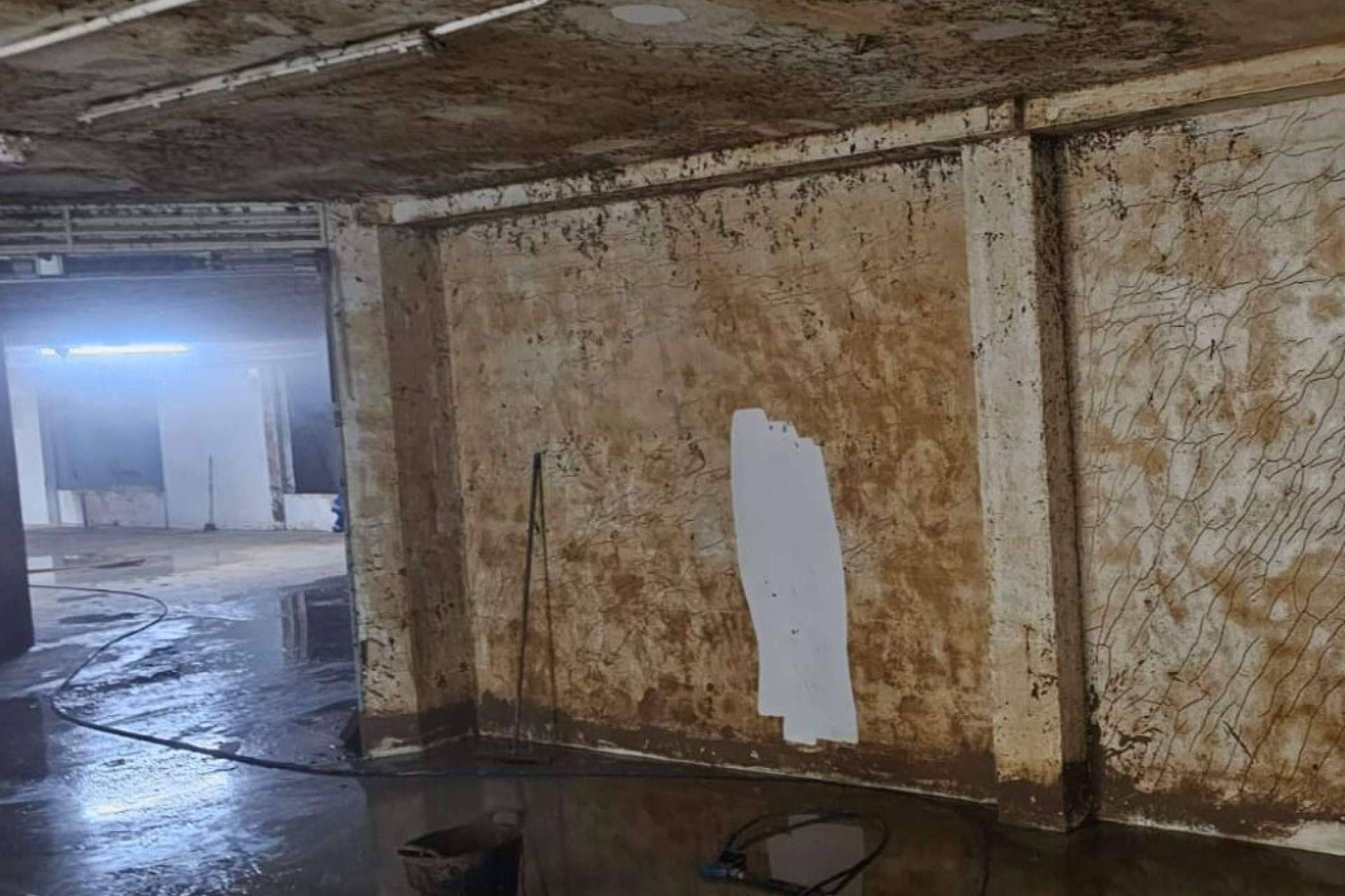 Desinfección eficaz tras la DANA; Galvañ Lacados aplica limpieza profesional con vapor a alta presión en Valencia