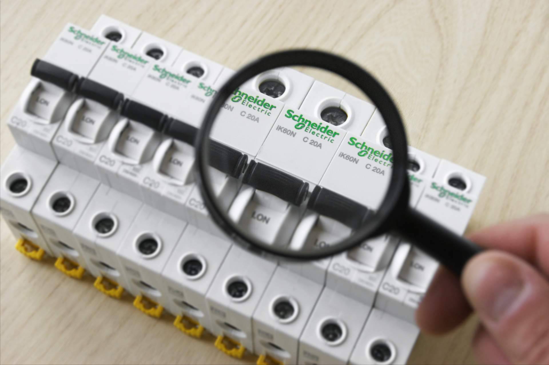 Amplio stock de material eléctrico Schneider Electric con precios competitivos y envíos inmediatos en Cadenza Electric
