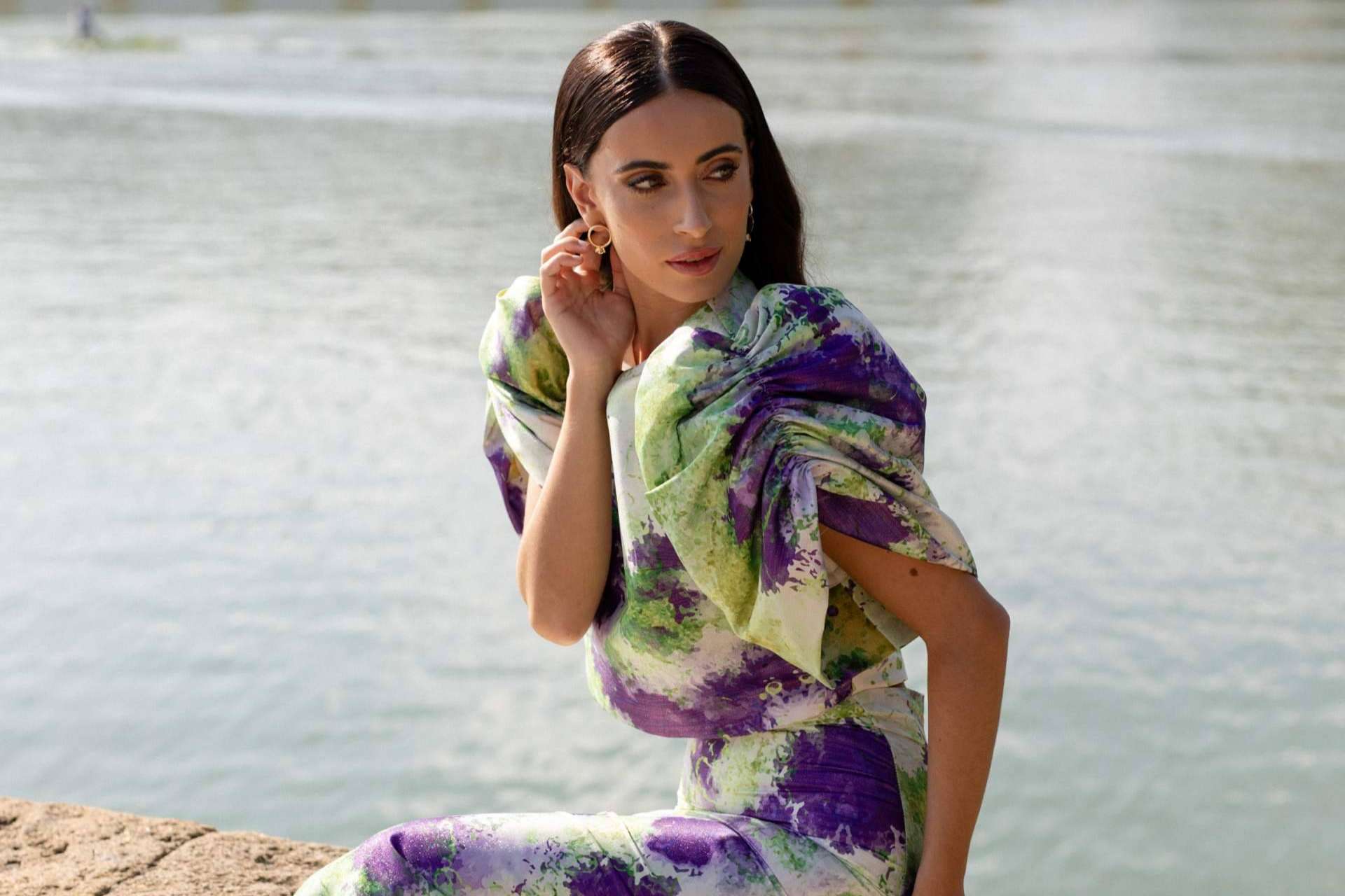 Moda para eventos con sello local, vestidos de invitada diseñados y fabricados en Sevilla