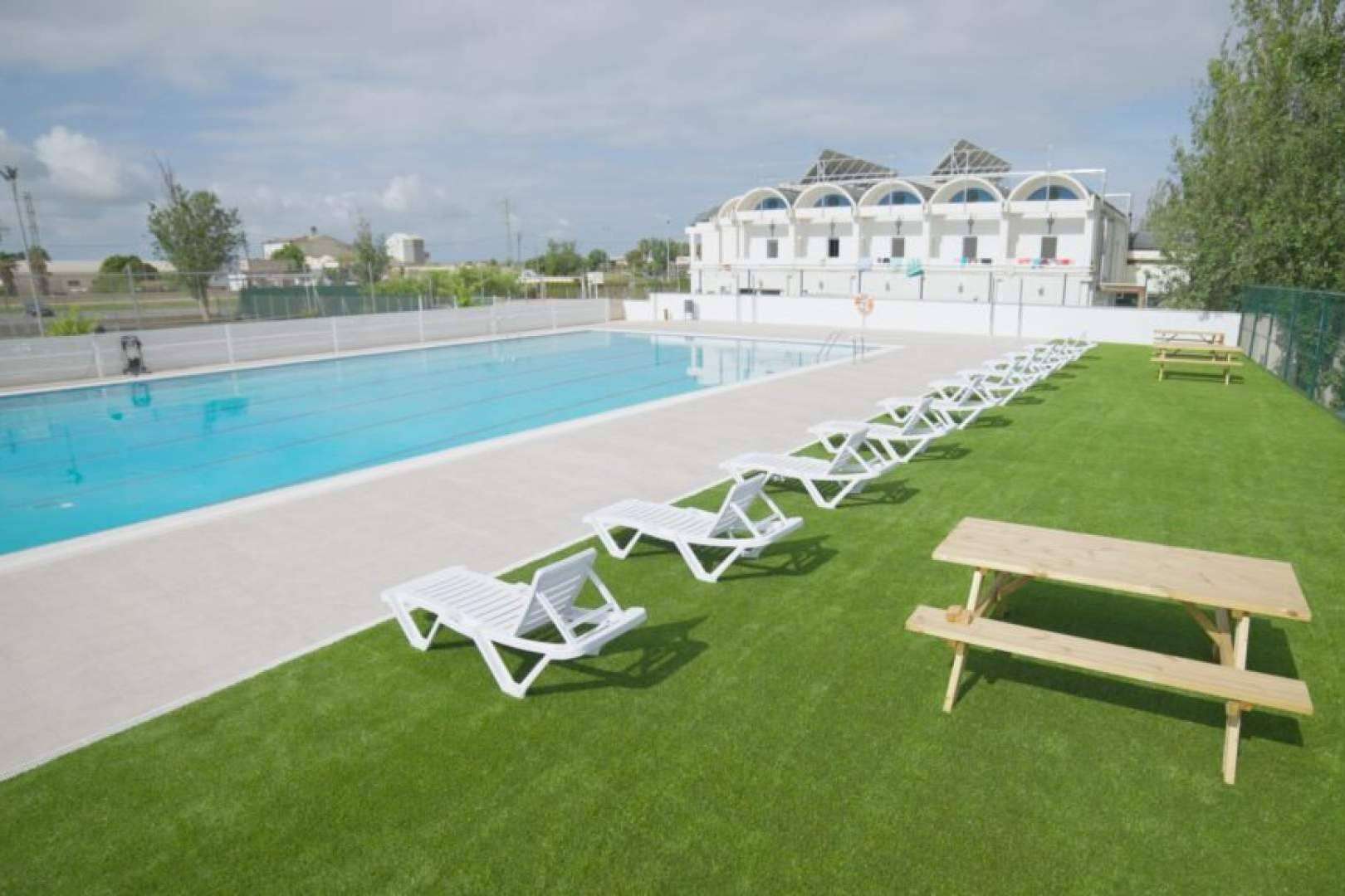 Albergrass ofrece césped artificial de alta calidad con tecnologías exclusivas para el hogar y el deporte