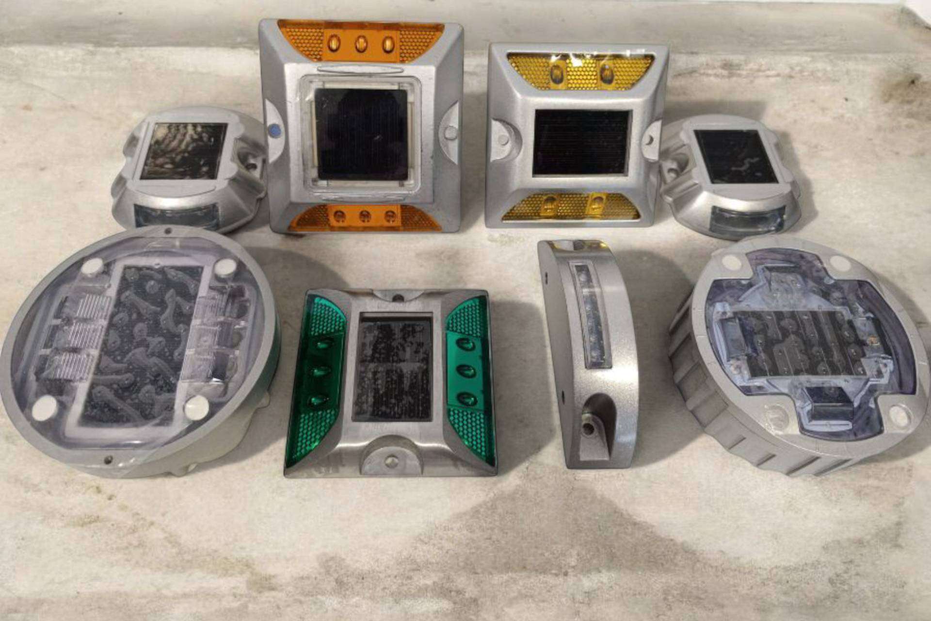 Los captafaros solares LED de Abadecom ganan terreno, sostenibilidad y seguridad a buen precio