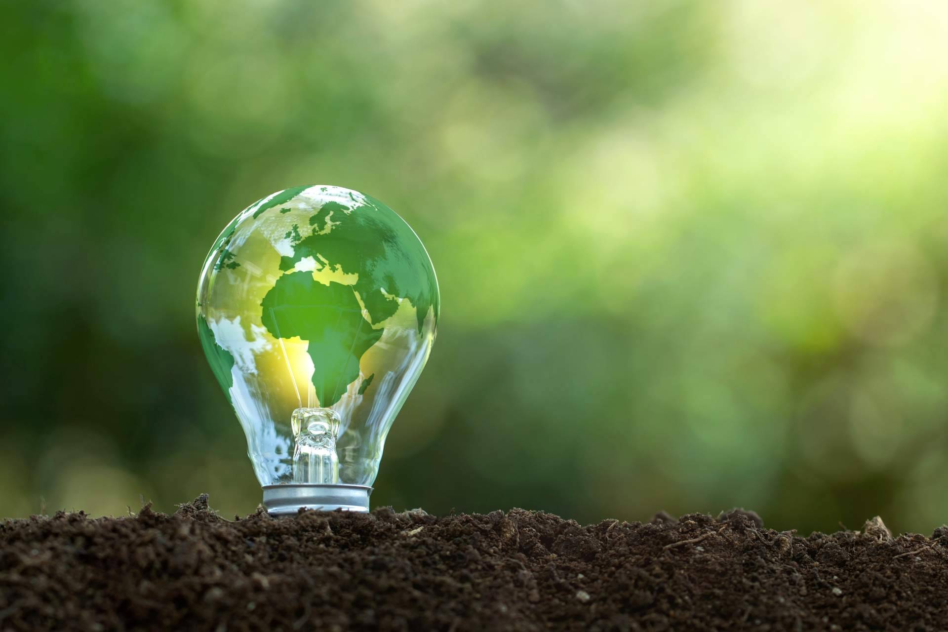 Revisar el contrato de luz en agosto, una oportunidad estratégica para ahorrar energía y costes