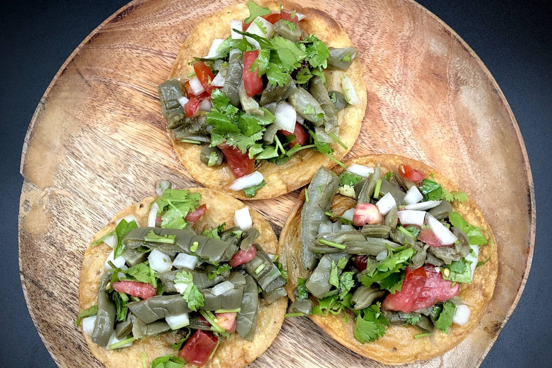 Descubrir la versatilidad de las tostadas de maíz nixtamalizado fritas en aceite de girasol