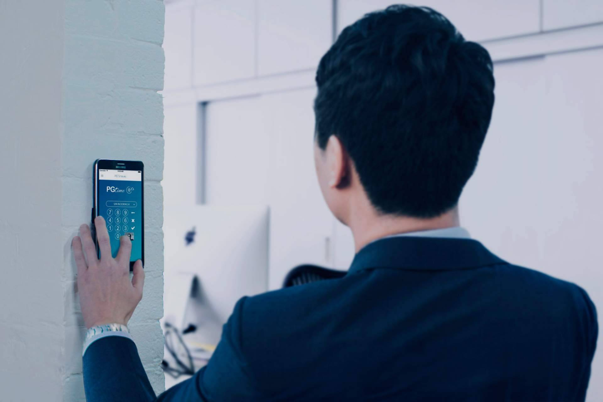 Del papel al registro digital; la evolución del control horario en el entorno laboral