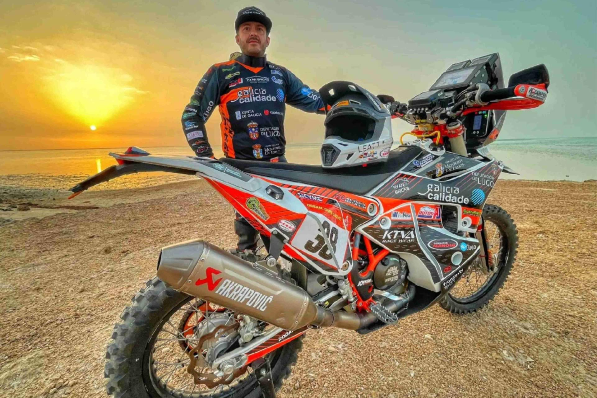 ADHESIVOSEMBARRADOS impulsa el diseño de equipaciones completas personalizadas para motoristas exigentes
