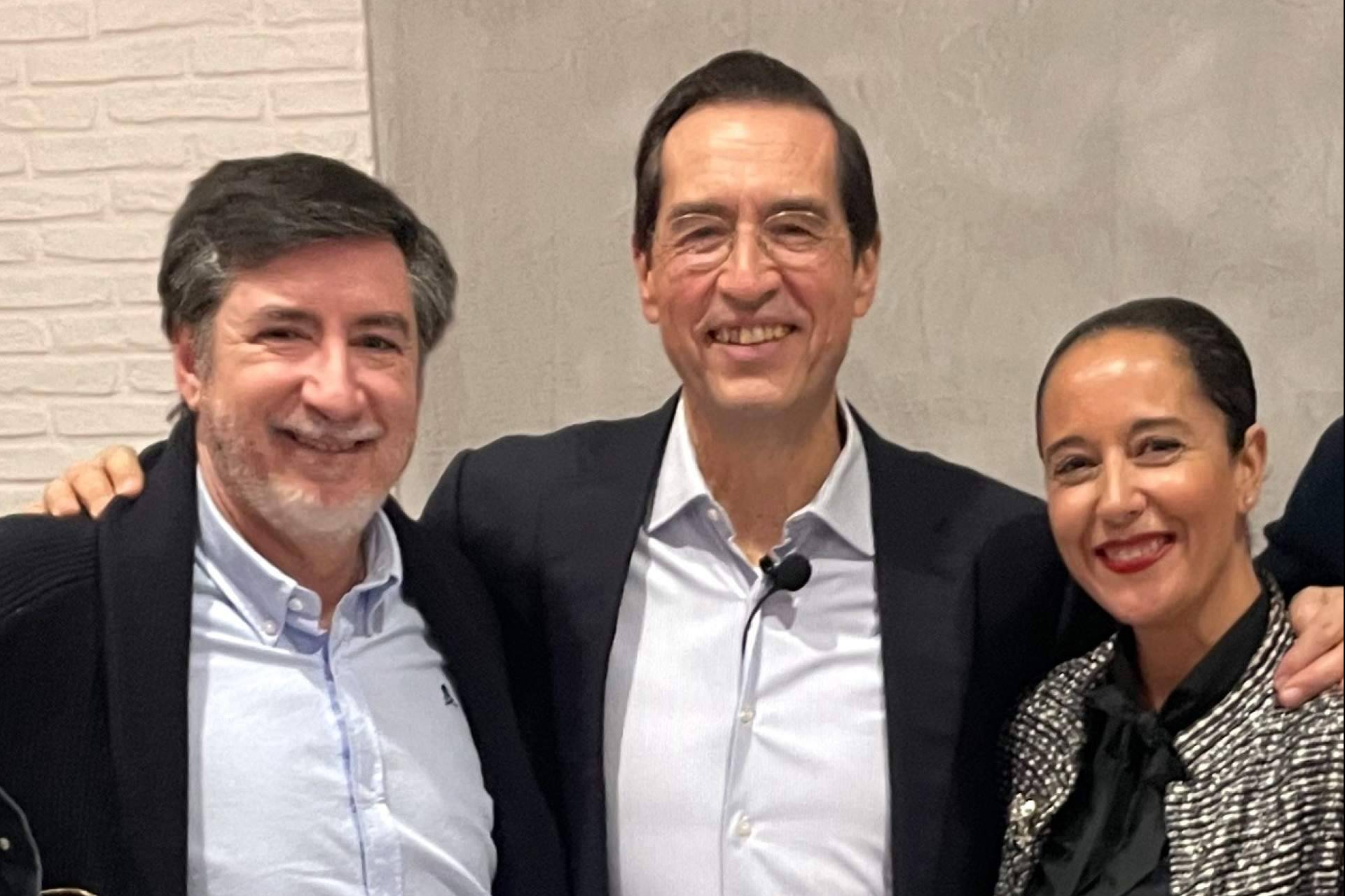 El poder de una voz profesional; por qué contar con un conferenciante de alto impacto