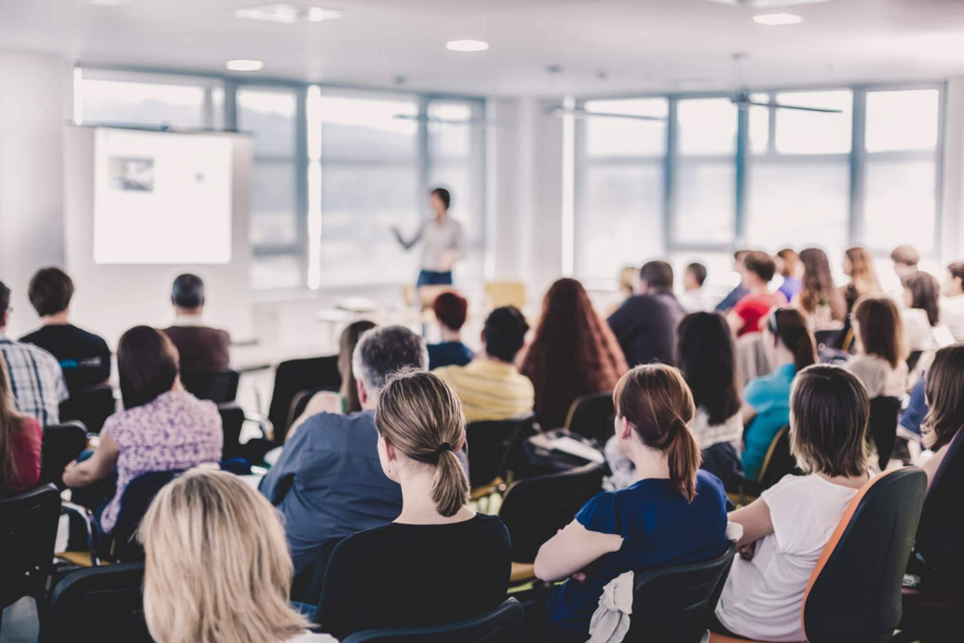 UNISEB incorpora actividades presenciales en sus programas de posgrado para reforzar la experiencia académica