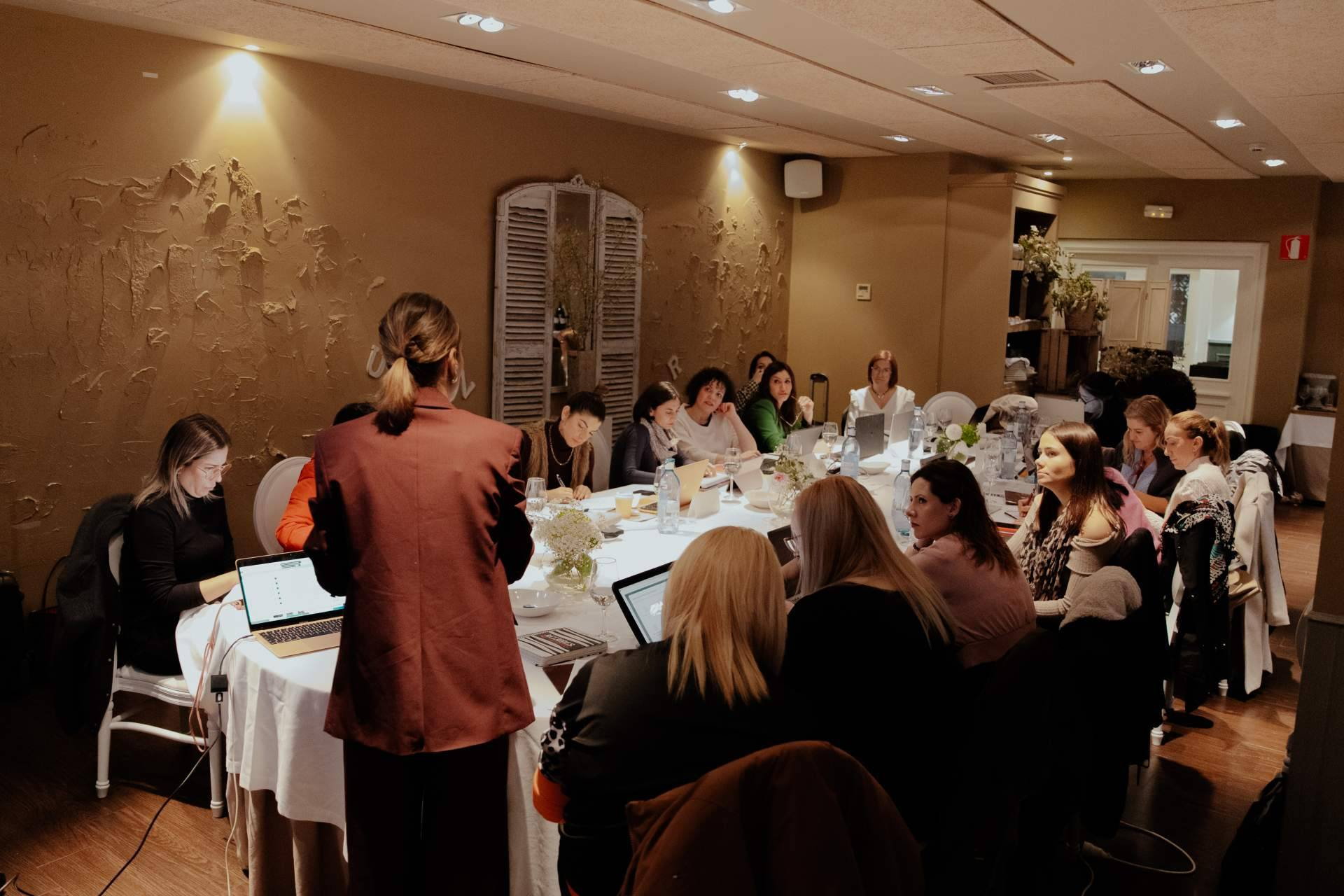 Sector belleza España 2026; Naroa González refuerza la gestión y el liderazgo en salones de belleza