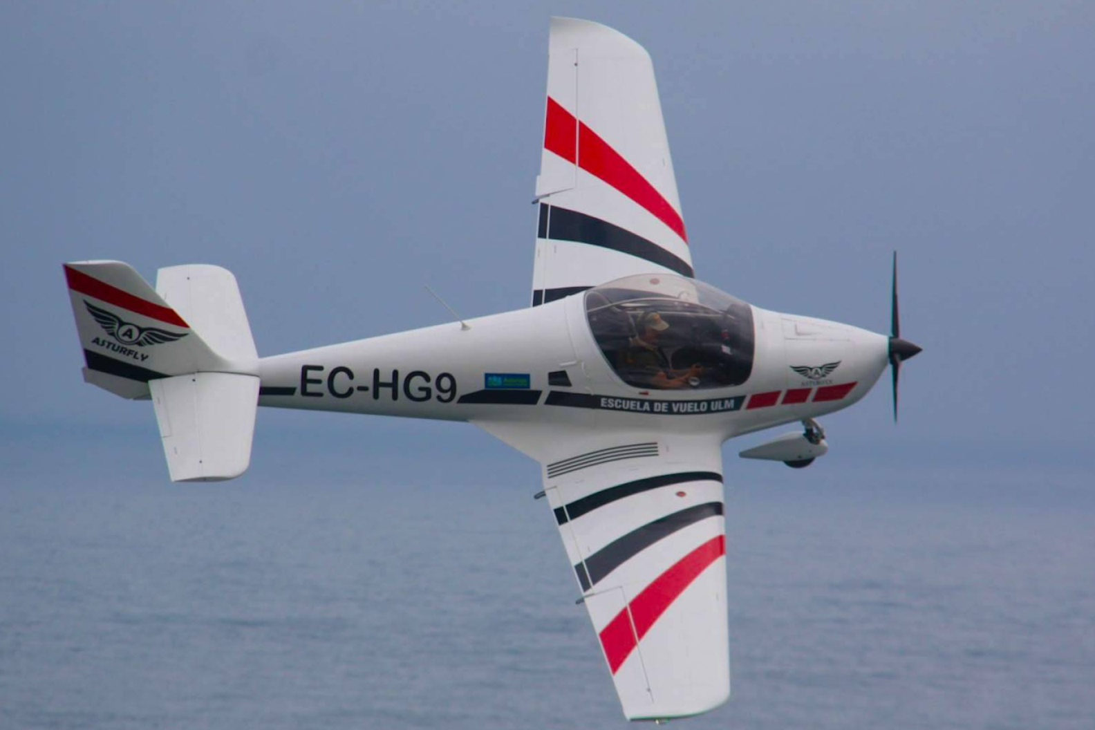 De espectador a piloto a los 60; Asturfly impulsa cursos de piloto de ultraligero para todas las edades