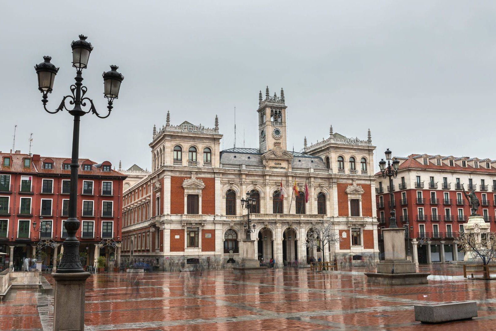 Mientras unos vuelven por Navidad, Valladolid recibe a quienes se desplazan por trabajo