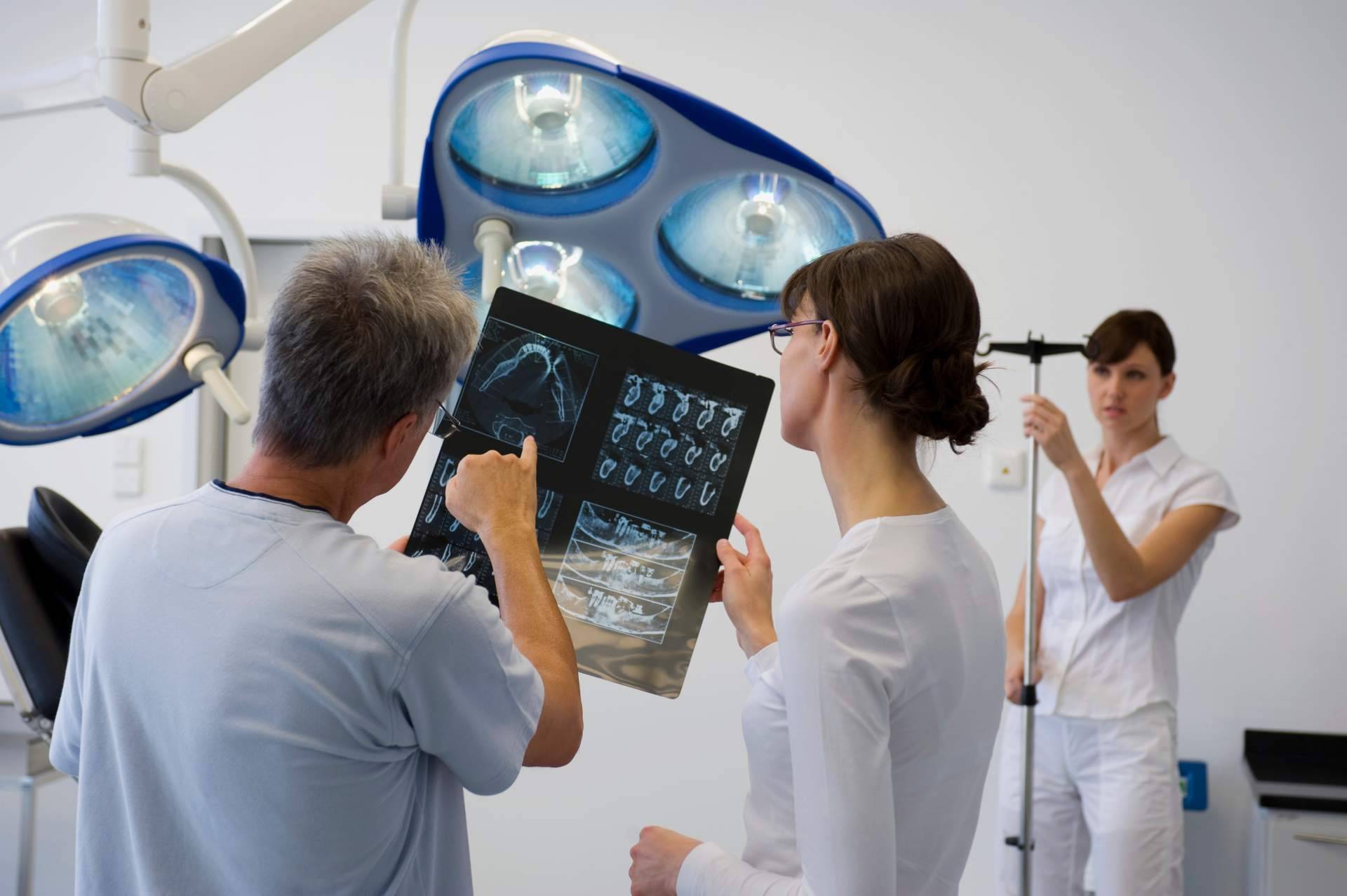 Clínica Calvo de Mora consolida su excelencia en cirugía maxilofacial en Madrid y servicios dentales avanzados